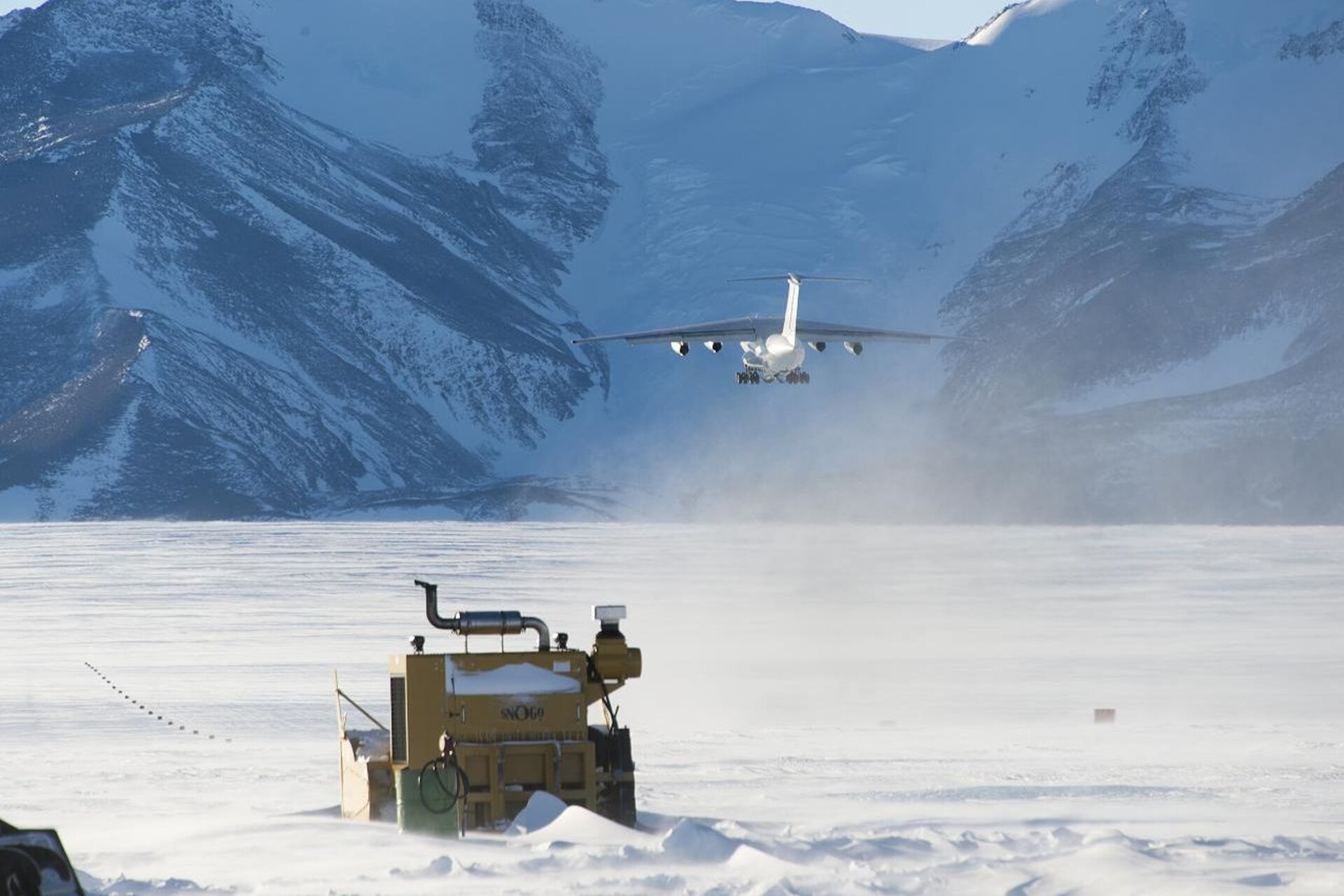 Glaciar Unión: infrastruttura di ricerca antartica situata nei monti Ellsworth, utilizzata per missioni scientifiche, monitoraggi ambientali e attività logistiche a supporto dei programmi polari cileni