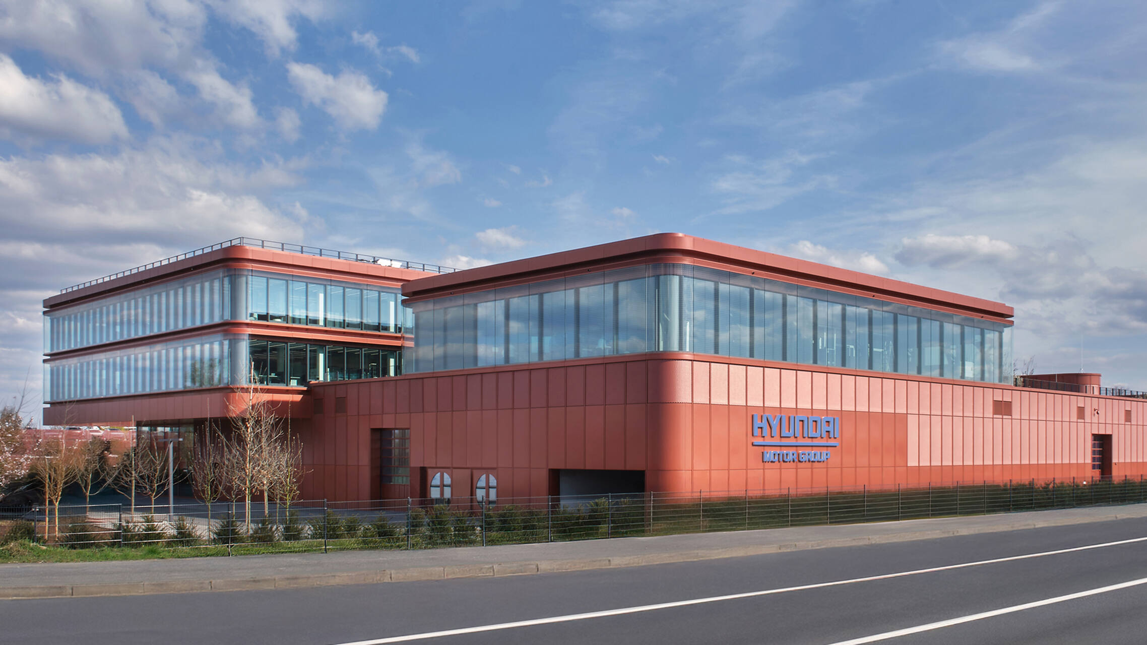 Hyundai R&D: spazi di ricerca e laboratori integrati dedicati alla progettazione, validazione e ottimizzazione di nuove piattaforme per la mobilità connessa, elettrica e definita dal software