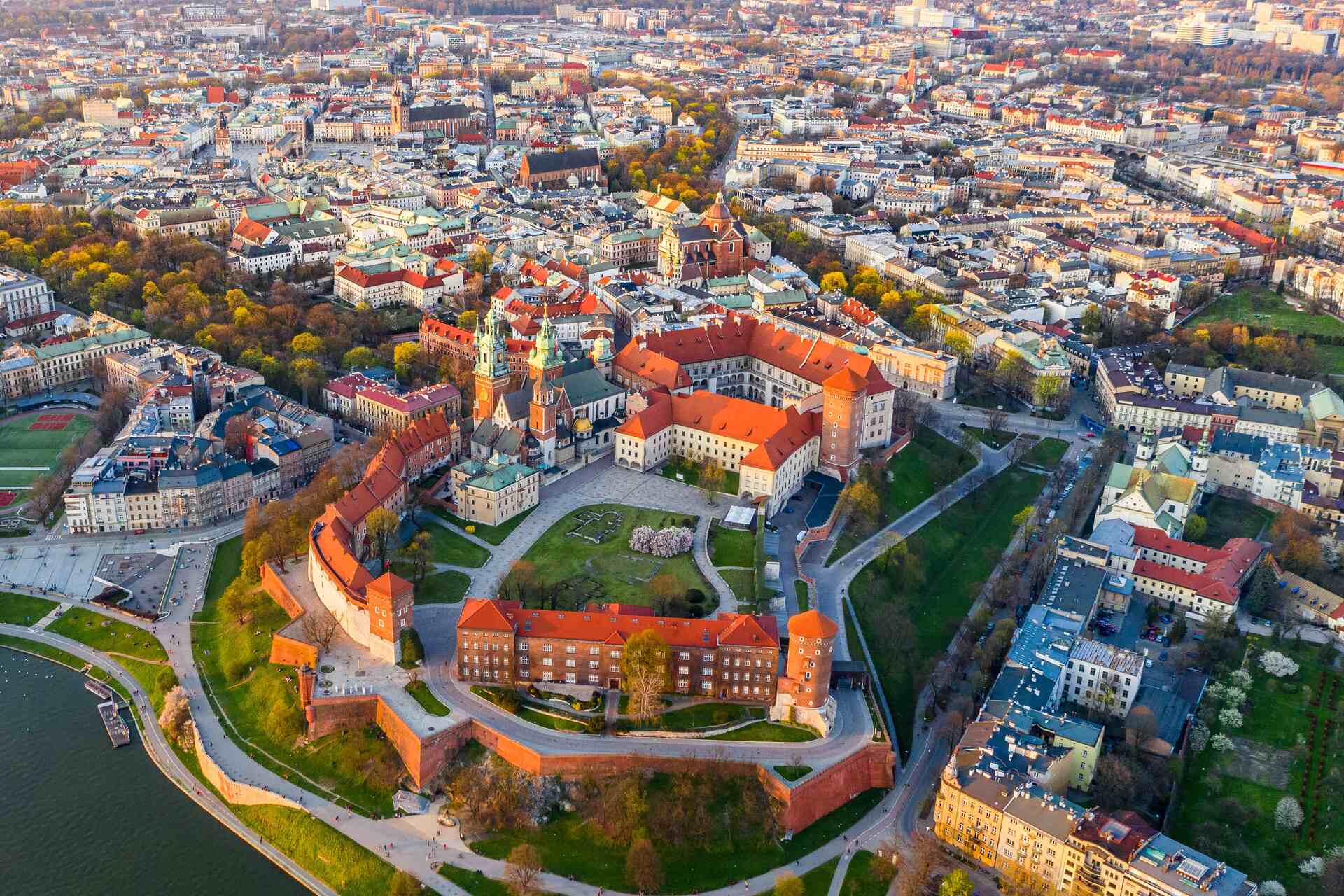 Krakow Technology Park: hub per l’innovazione applicata che collega politiche pubbliche, imprese e cittadini in progetti su smart city, sostenibilità e trasformazione digitale