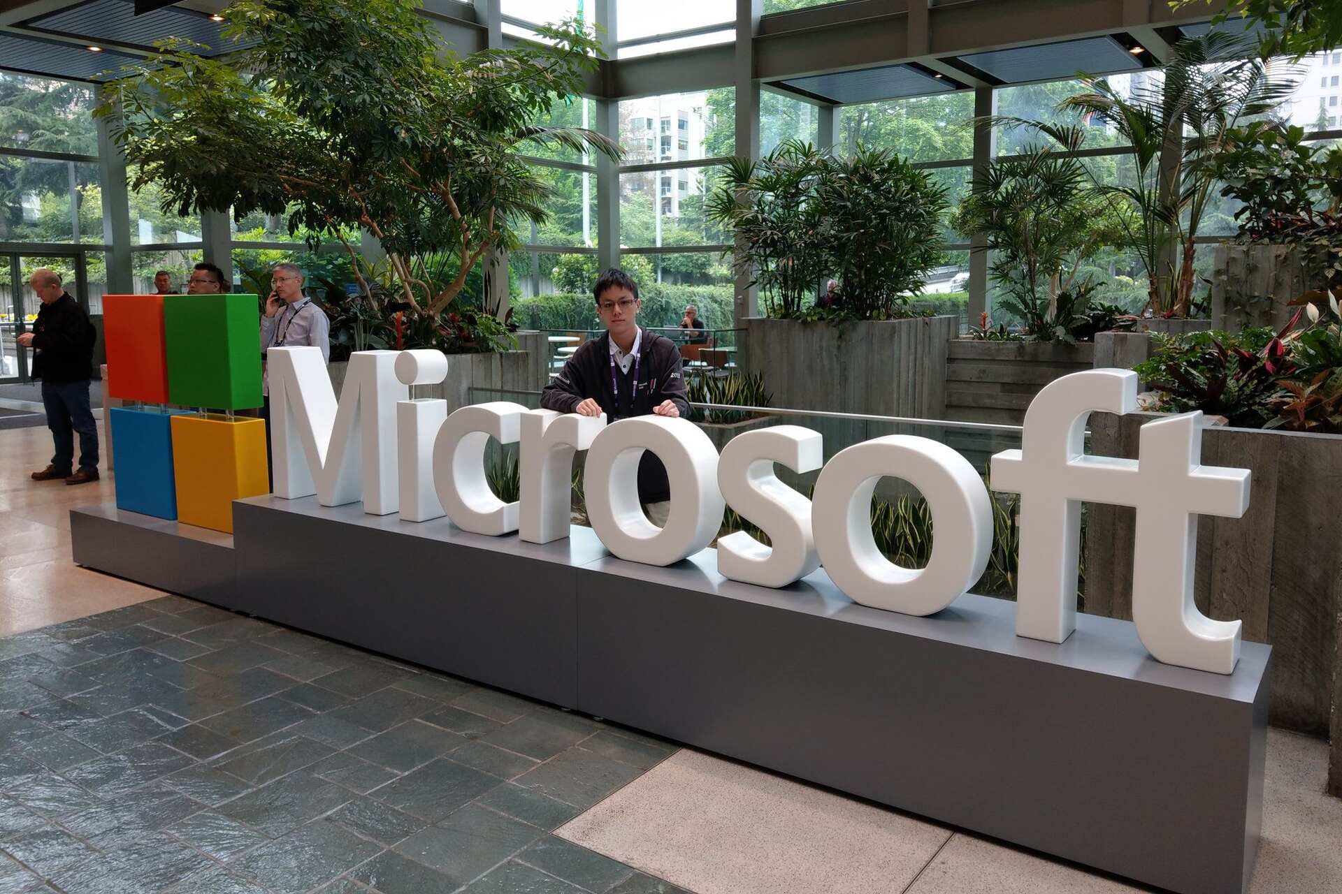 Microsoft e HKSTP: alleanza pubblico-privata nell’ecosistema dell’innovazione di Hong Kong, con focus su startup, tecnologie digitali, competenze avanzate e sviluppo di soluzioni orientate alla scalabilità internazionale