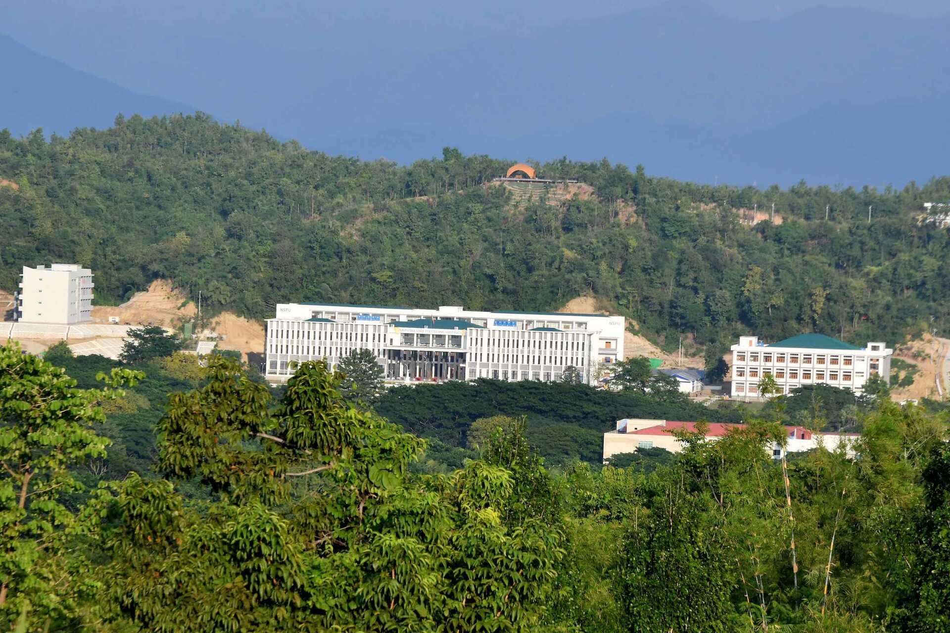 Politecnici in Myanmar: nuovi edifici universitari inseriti nel contesto urbano e regionale, progettati per ospitare laboratori, aule e spazi comuni dedicati all’istruzione tecnica e alla formazione professionale avanzata