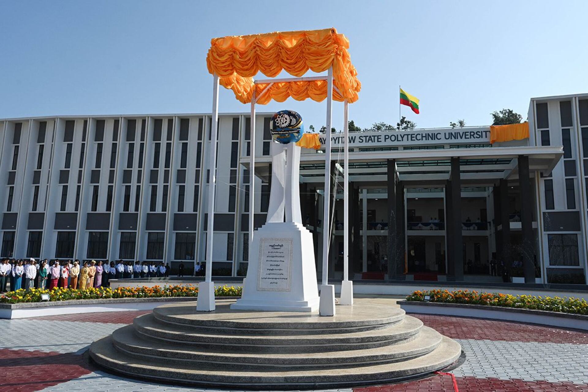 Politecnici in Myanmar: nuovi edifici universitari inseriti nel contesto urbano e regionale, progettati per ospitare laboratori, aule e spazi comuni dedicati all’istruzione tecnica e alla formazione professionale avanzata