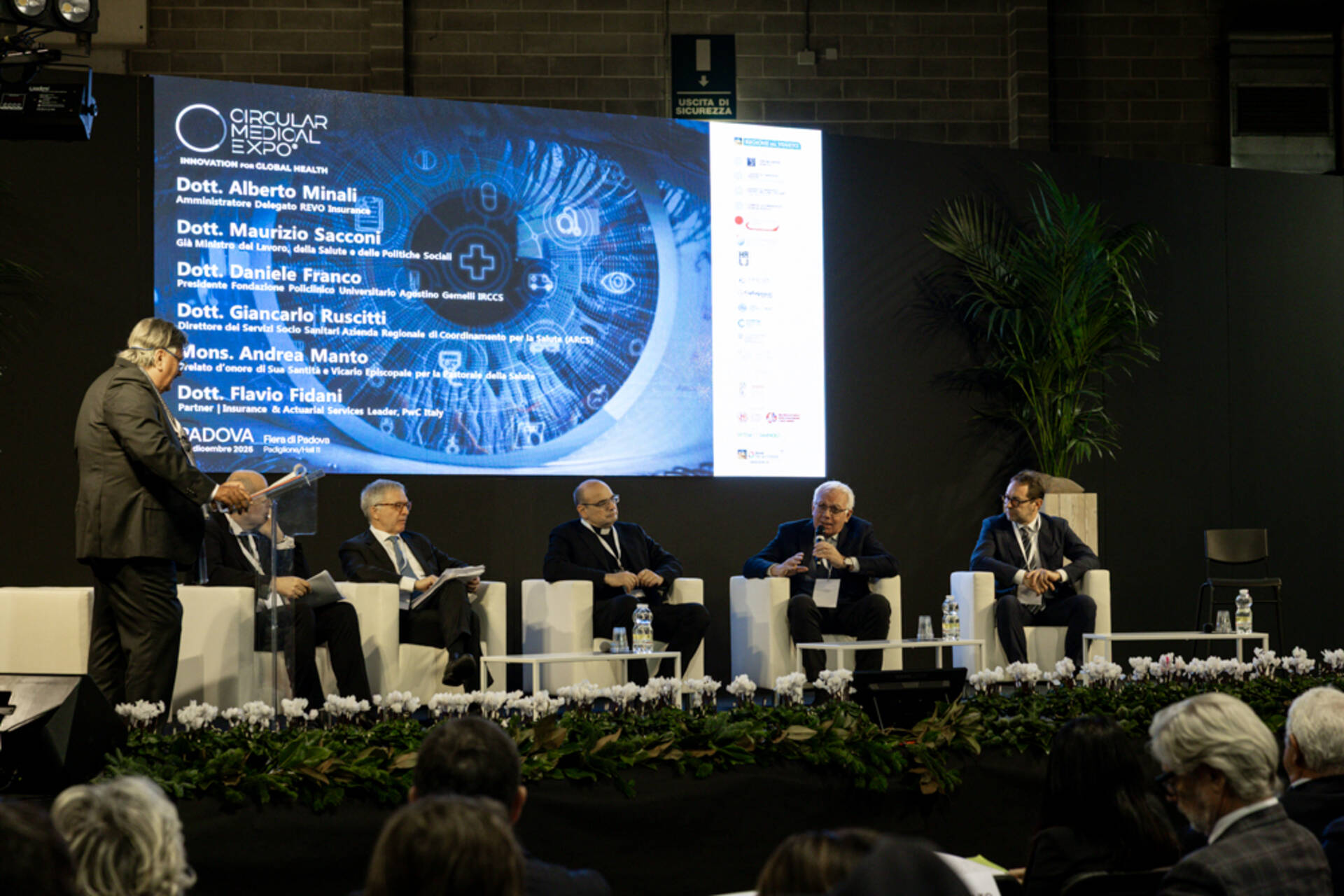 Sanità pubblica in Italia: contesto generale dei servizi di cura e prevenzione, con riferimento a governance istituzionale, sostenibilità del sistema, tecnologie sanitarie e centralità del paziente nei processi assistenziali