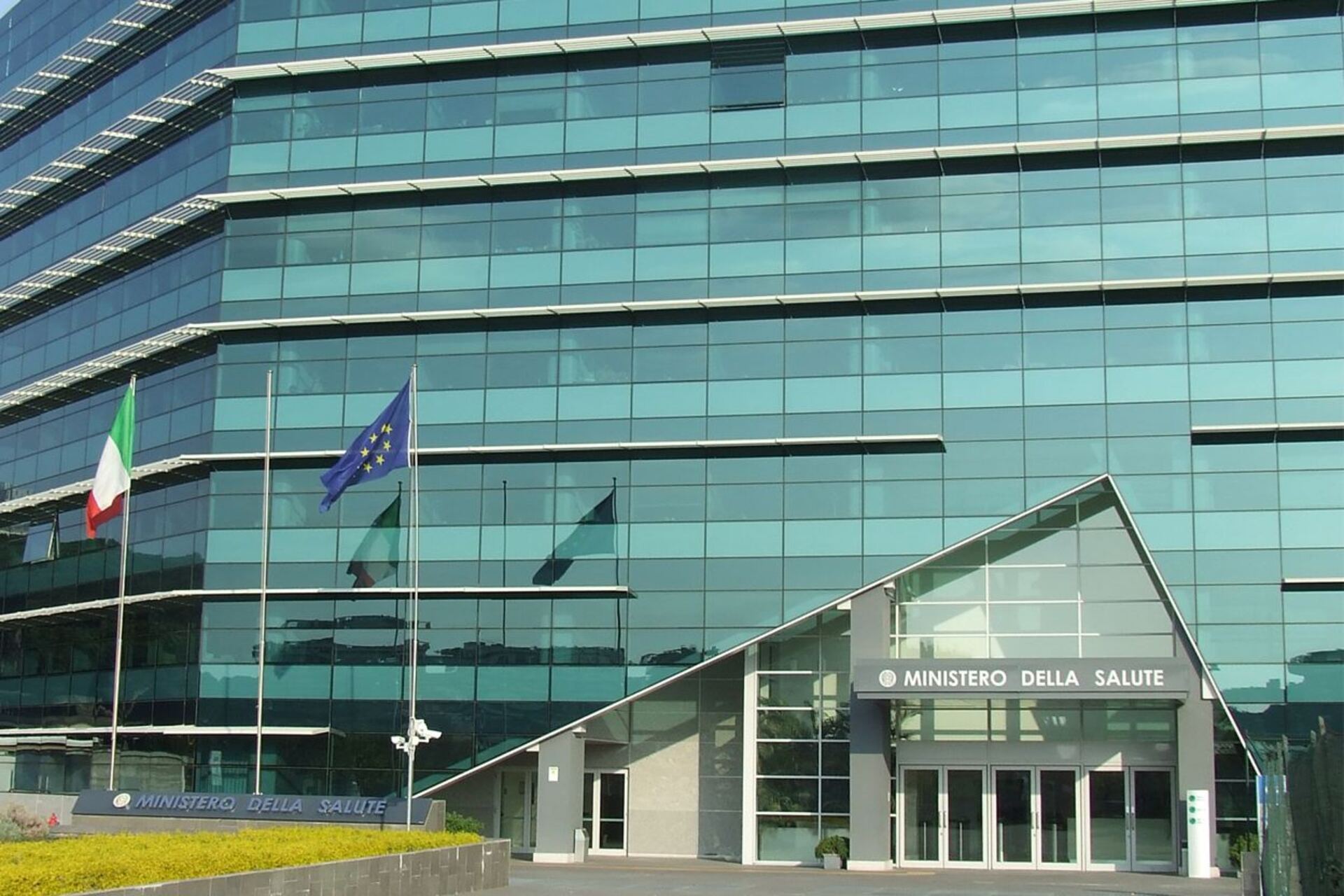 Sanità pubblica in Italia: panorama dei servizi sanitari nazionali tra ospedali, medicina territoriale, prevenzione e accesso alle cure, con attenzione a diritti dei cittadini, organizzazione delle strutture e innovazione nei percorsi assistenziali