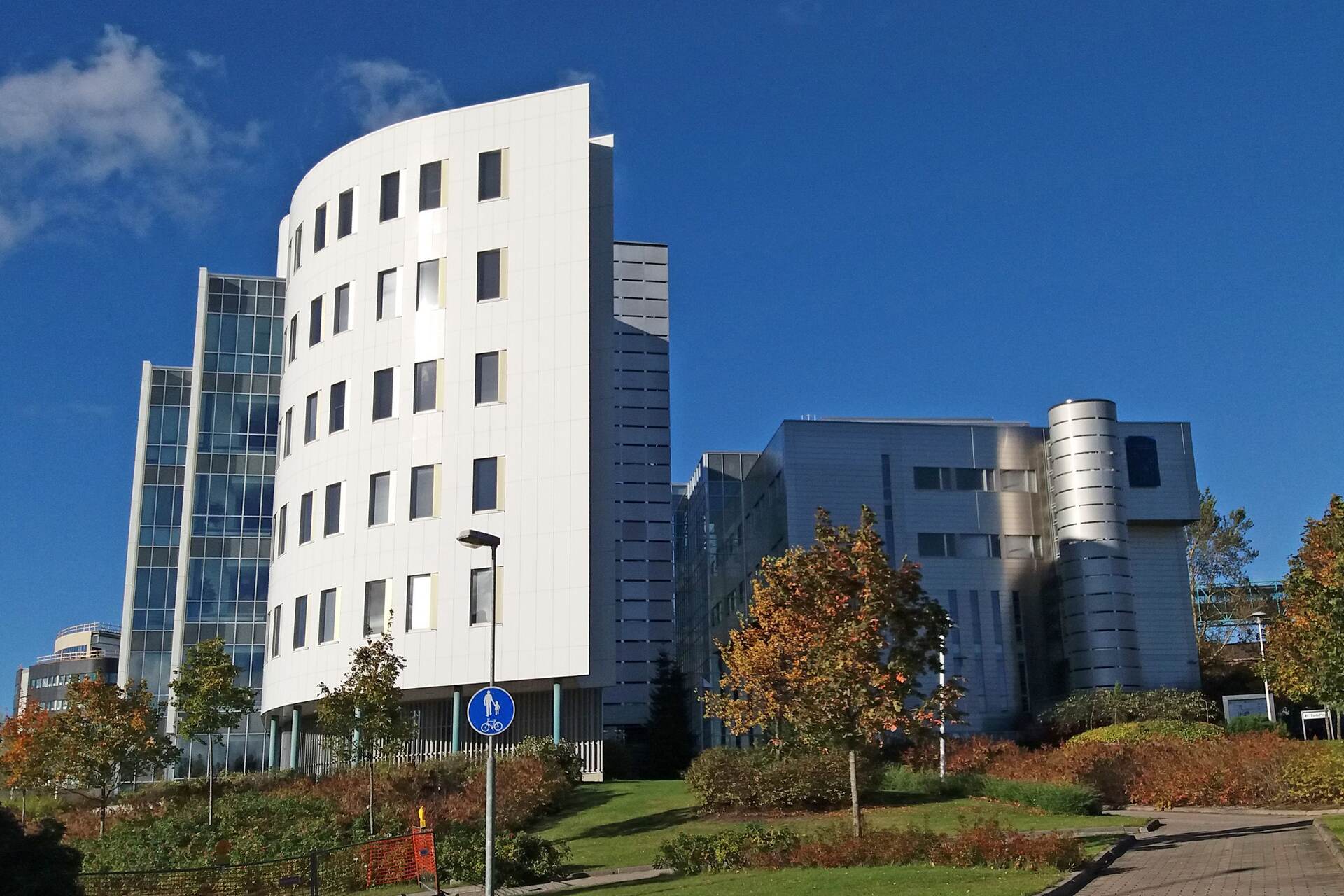 Vortici ottici: ricerca avanzata su fasci laser strutturati, fotonica quantistica e nuove applicazioni industriali sviluppate in laboratori europei tra università e grandi infrastrutture scientifiche