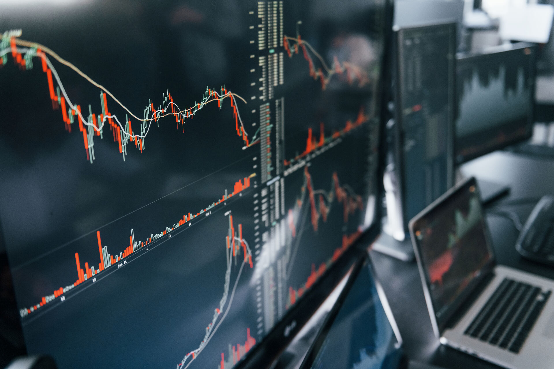 Nuova era crypto: integrazione tra finanza tradizionale e blockchain, infrastrutture digitali evolute e mercati globali attivi 24/7 che trasformano gli asset digitali in strumenti finanziari concreti