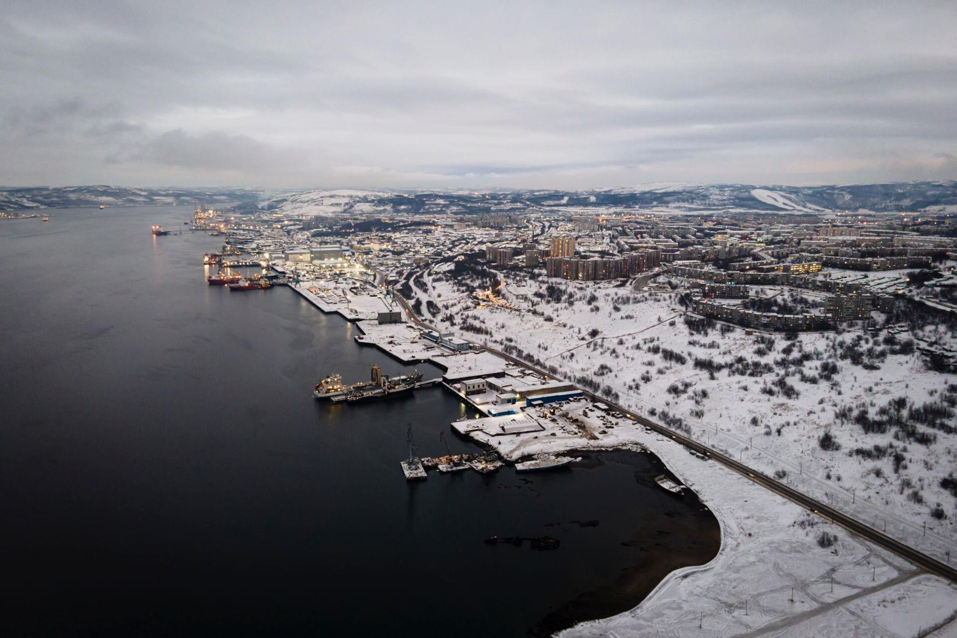 Murmansk: porto artico della Russia sul Golfo di Kola, snodo strategico della Northern Sea Route, infrastrutture energetiche e terminal industriali operativi tutto l’anno in un contesto geopolitico e climatico estremo