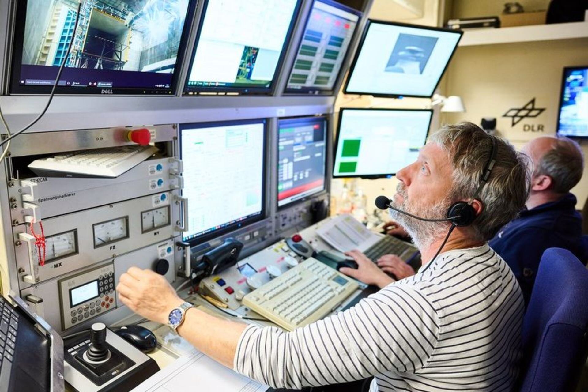Pale intelligenti: ricerca aerospaziale su rotori adattivi capaci di modificare la geometria in volo, migliorando prestazioni, comfort e sostenibilità del trasporto verticale