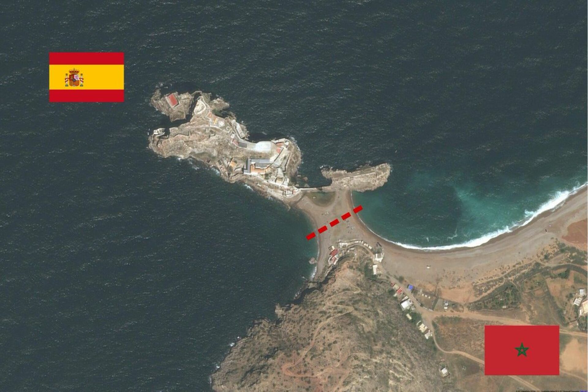 Peñón de Vélez: antiche mura e fortificazioni affacciate sul mare, simbolo storico della presenza spagnola nel Nord Africa e oggi integrate con tecnologie moderne di sorveglianza e gestione operativa