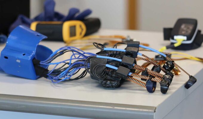 Talking Hands, il guanto smart che trasforma i segni in parole vocali