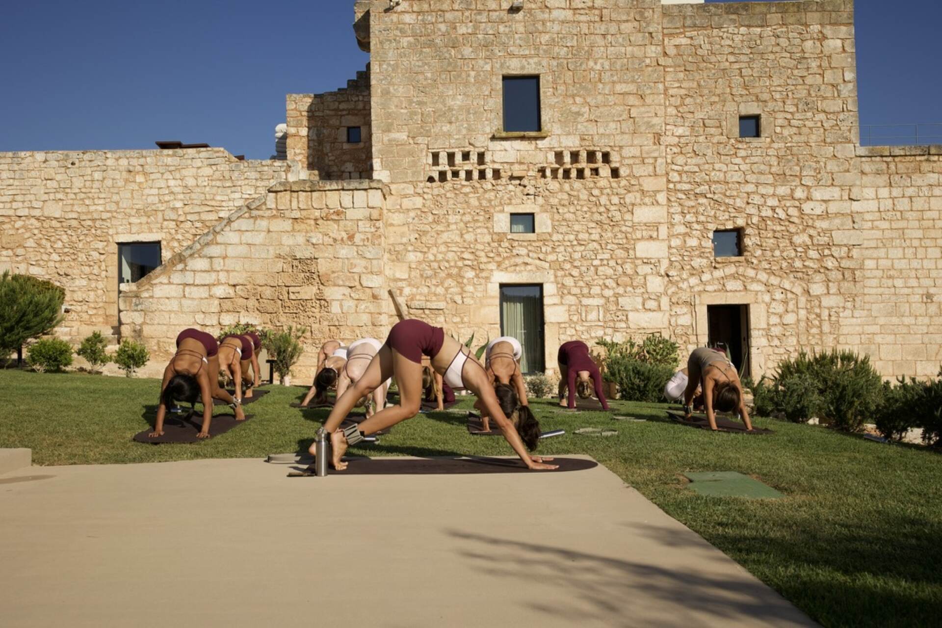 Pilates: lezione guidata da trainer specializzato con attenzione a tecnica, stabilità e mobilità, percorso personalizzato supportato da strumenti innovativi e approccio olistico al wellness