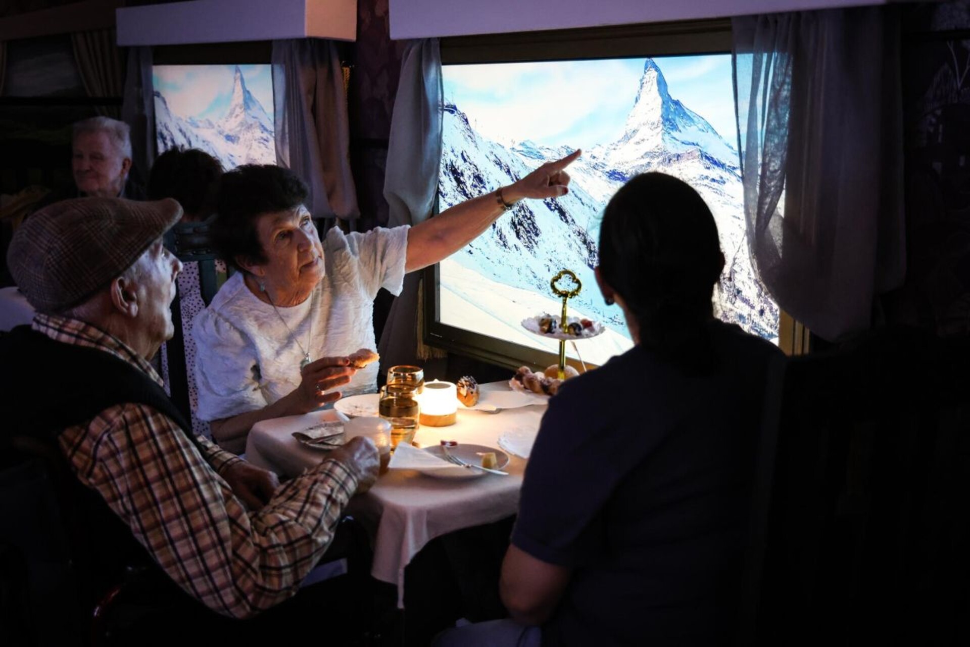 Aged care immersiva: nel progetto St Vincent’s Express tecnologia narrativa, ambientazioni tematiche e partecipazione collettiva ridefiniscono l’esperienza quotidiana degli anziani in residenza
