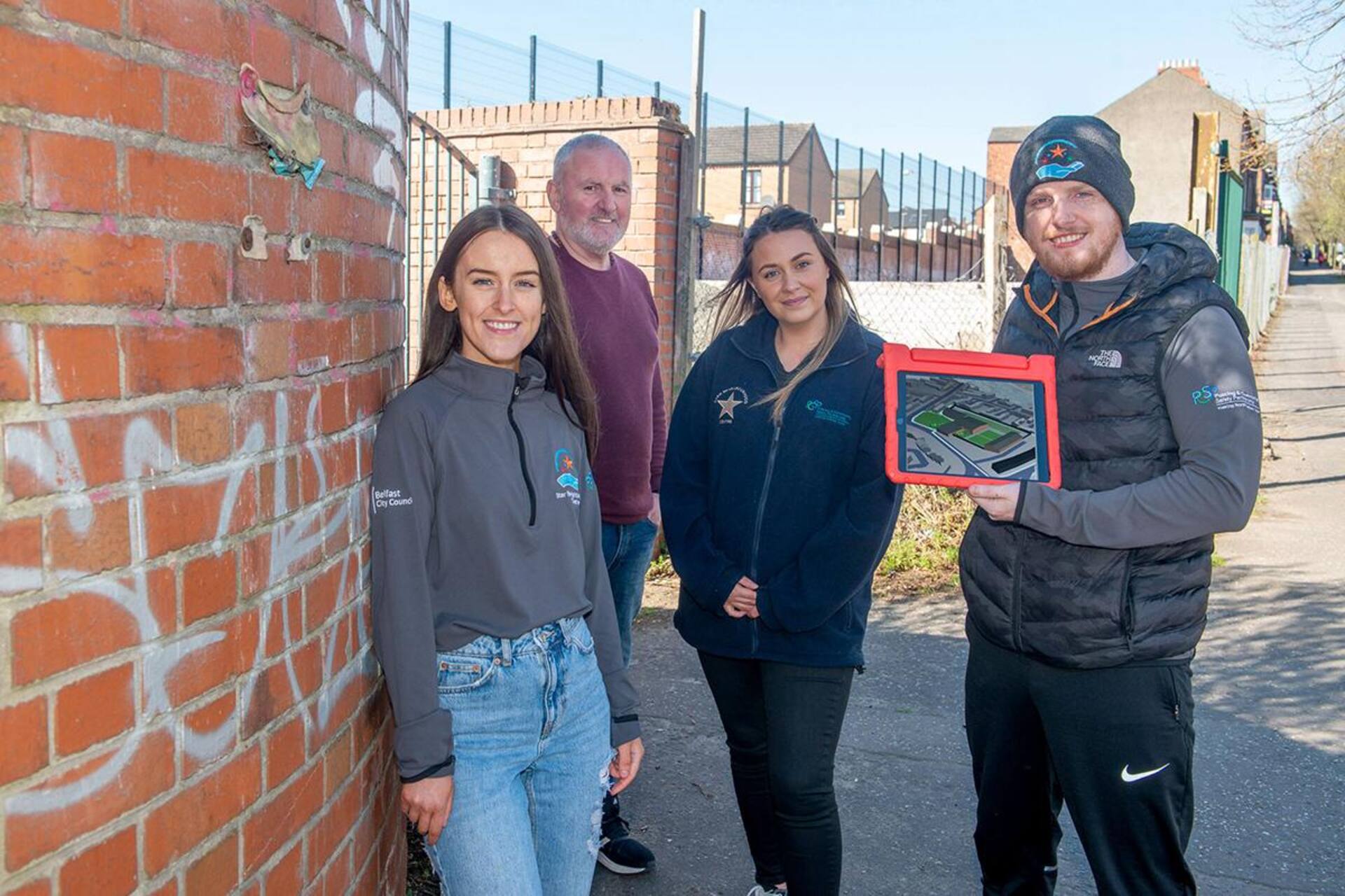 Belfast: simulazione urbana in realtà aumentata che mostra come potrebbero trasformarsi i quartieri separati dalle peace walls, con nuovi spazi verdi, edifici pubblici e infrastrutture pensate per favorire integrazione e partecipazione civica