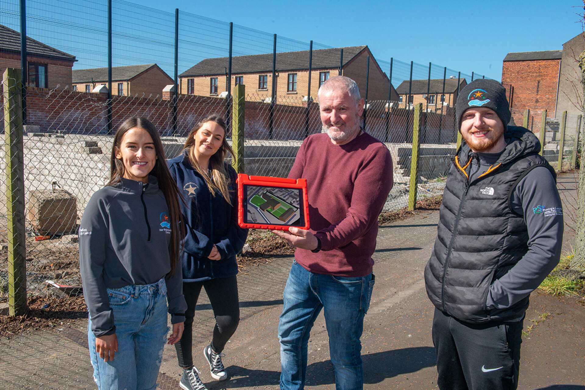Belfast: simulazione urbana in realtà aumentata che mostra come potrebbero trasformarsi i quartieri separati dalle peace walls, con nuovi spazi verdi, edifici pubblici e infrastrutture pensate per favorire integrazione e partecipazione civica