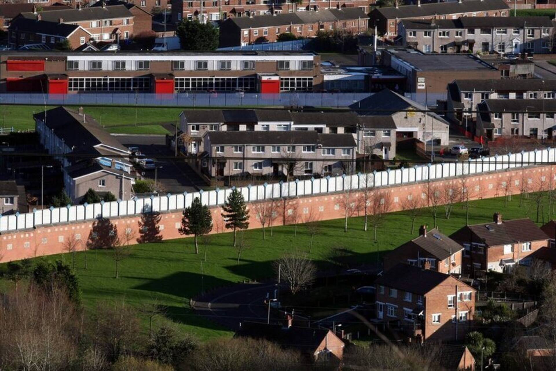 Belfast: progetto di innovazione civica utilizza realtà aumentata e visualizzazioni digitali per aiutare cittadini e comunità locali a immaginare scenari urbani alternativi alla presenza delle peace walls nei quartieri della città