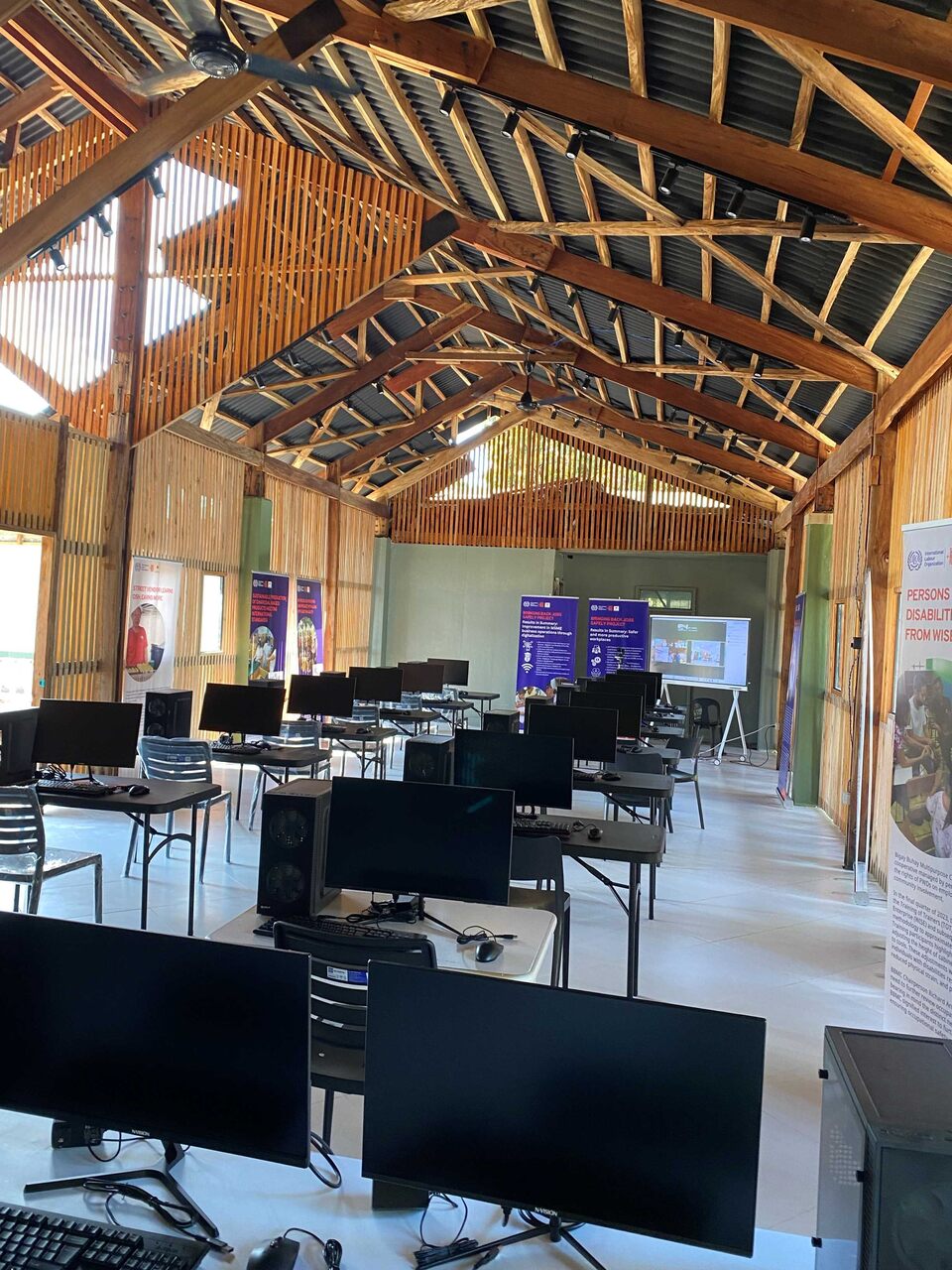 Modello Bangsamoro: iniziativa per la digitalizzazione delle PMI attraverso accesso a tecnologie, sviluppo di competenze e rafforzamento della competitività in un ecosistema economico in evoluzione