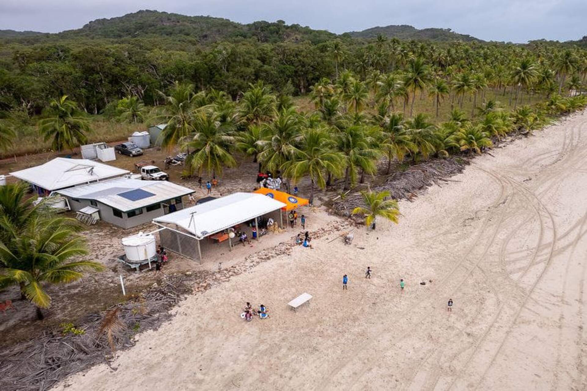 Salty Monkeys: attività di raccolta rifiuti e programmi educativi nelle Isole dello Stretto di Torres, con un approccio integrato tra economia circolare, cultura indigena e sostenibilità ambientale