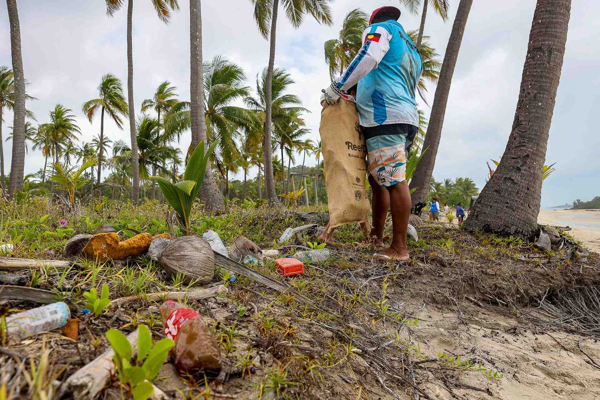 Salty Monkeys: utilizzo di droni e tecnologie digitali per il monitoraggio dei rifiuti marini e la tutela degli ecosistemi costieri, con il coinvolgimento attivo delle comunità locali