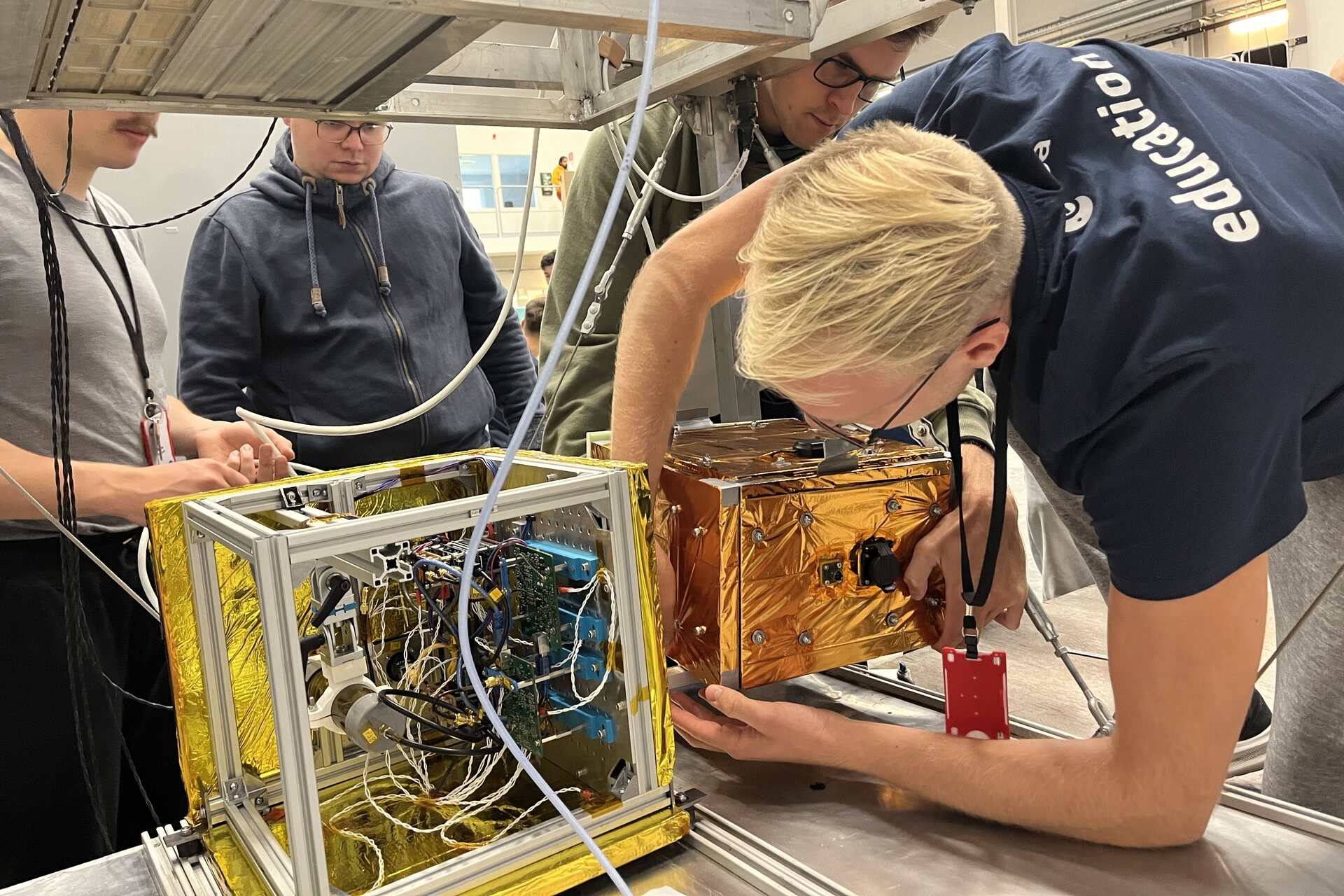 Laboratorio spaziale europeo: ambiente di sperimentazione avanzata con razzi e strumenti scientifici, ricerca su materiali, semiconduttori e medicina in condizioni di microgravità e collaborazione internazionale