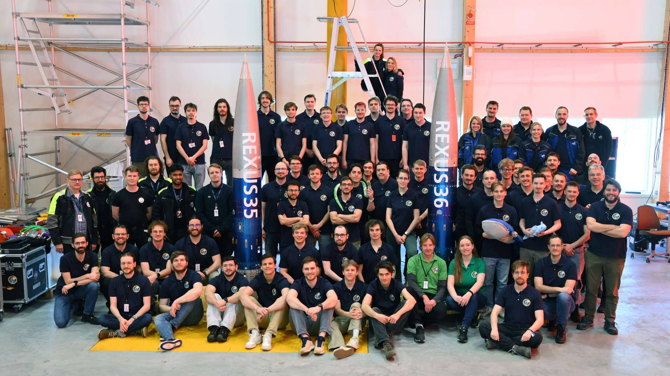 Laboratorio spaziale europeo: scena di test scientifici e innovazione tecnologica con esperimenti in microgravità, coinvolgimento universitario e applicazioni nei settori aerospazio, materiali e biotecnologie