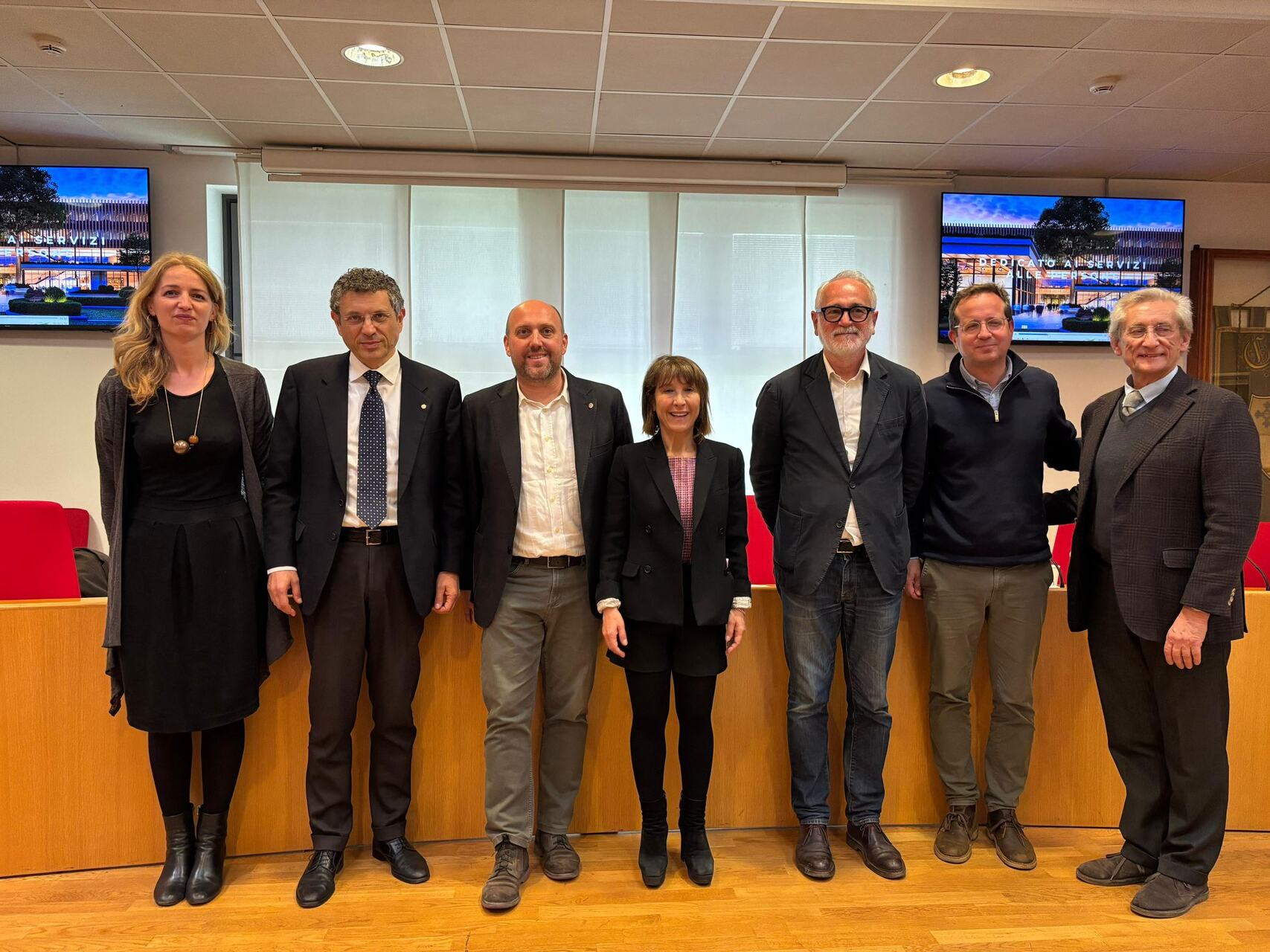 Campus CINECA: vista generale di un complesso moderno dedicato a supercalcolo, innovazione digitale e qualità degli ambienti di lavoro fra giardini, percorsi pedonali e architettura sostenibile locale