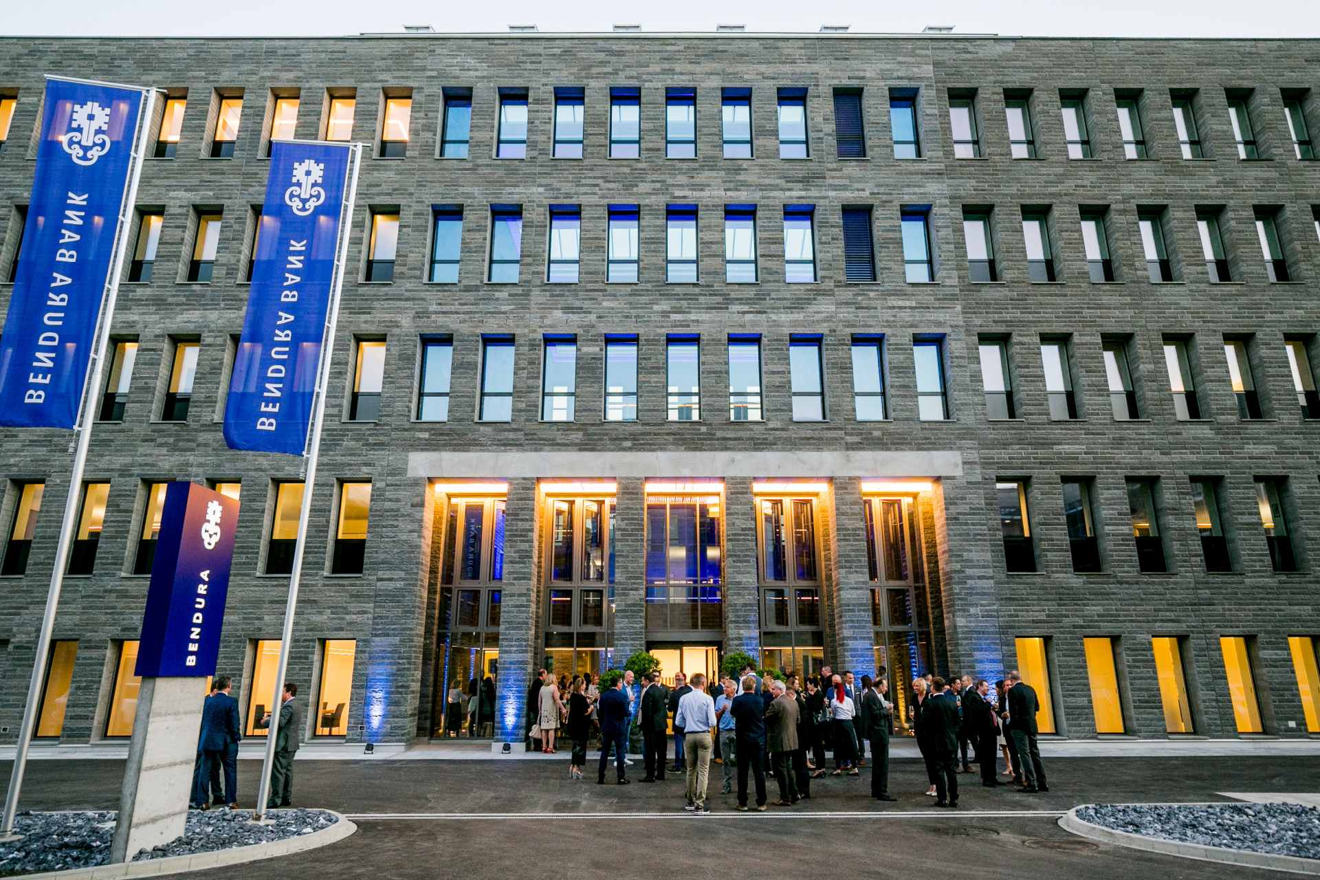 Айша Нірахер: Корпоративний імідж Bendura Bank, включаючи управління даними клієнтів, дотримання нормативних вимог, цифровий адаптаційний процес та персоналізовані фінансові послуги в Князівстві Ліхтенштейн.
