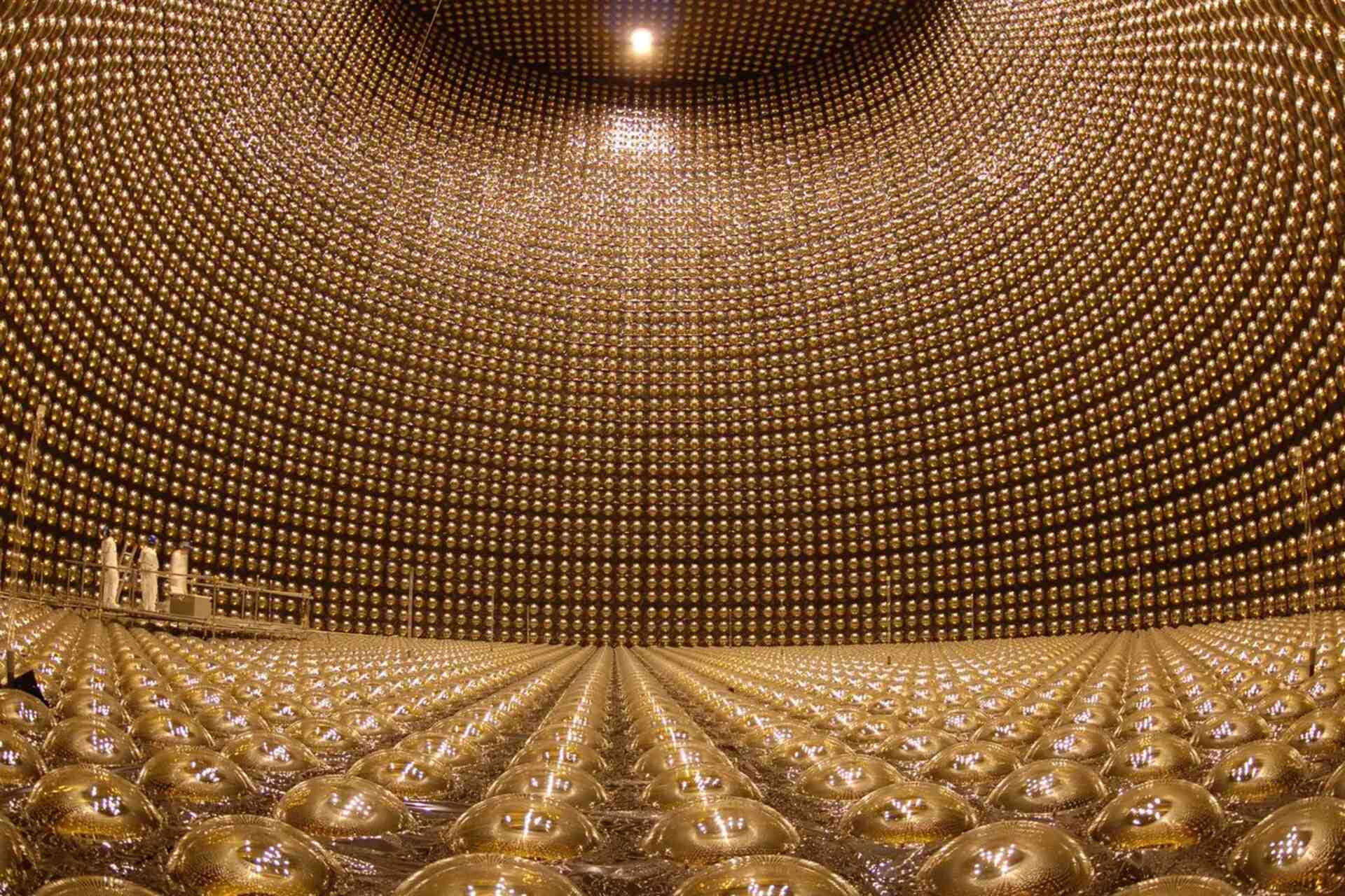 Hyper-Kamiokande: Een internationaal neutrino-fysica-experiment ontworpen om oscillaties, antineutrino's en mogelijke aanwijzingen voor nieuwe natuurkunde in de Japanse Kamioka-ondergrond te analyseren.