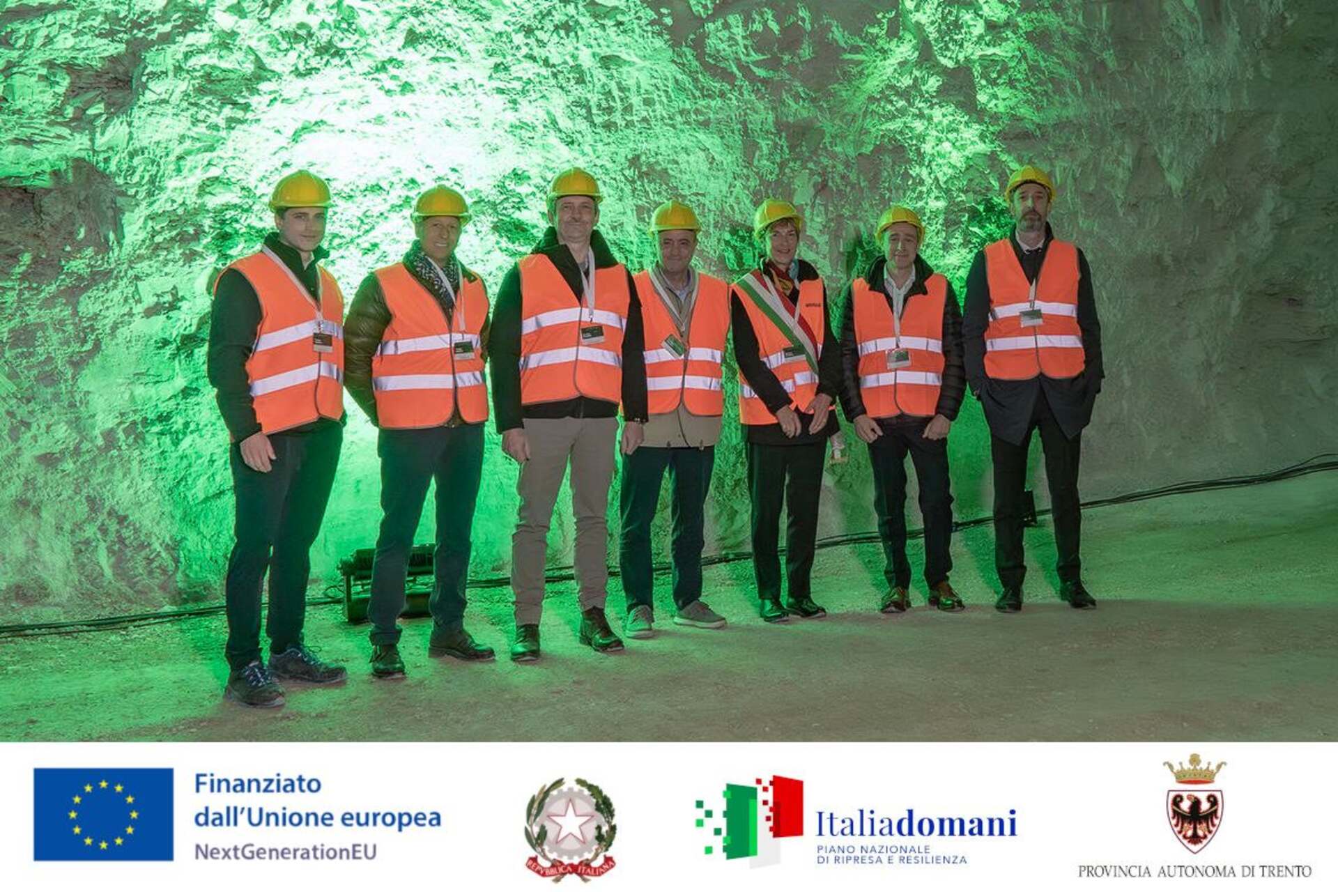 Val di Non: un campus digital integrado en el paisaje de Trentino, con edificios, túneles, salas de servidores y espacios para la investigación, la formación, las empresas, las startups, la inteligencia artificial y la nube soberana en Trentino.