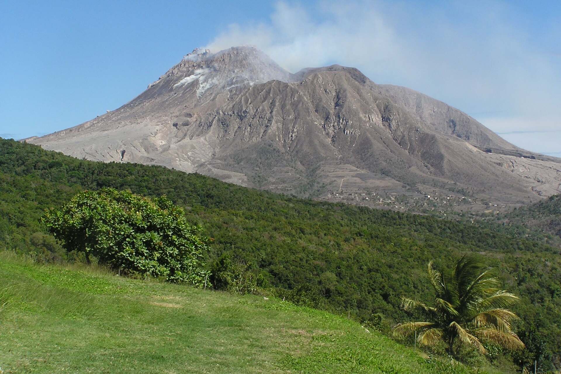 ReSET Project: University of Oxford, Montserrat Volcano Observatory, Reuben Meade, scienziati e cittadini di Montserrat in un racconto su vulcano Soufrière Hills, ricerca e futuro dell’isola