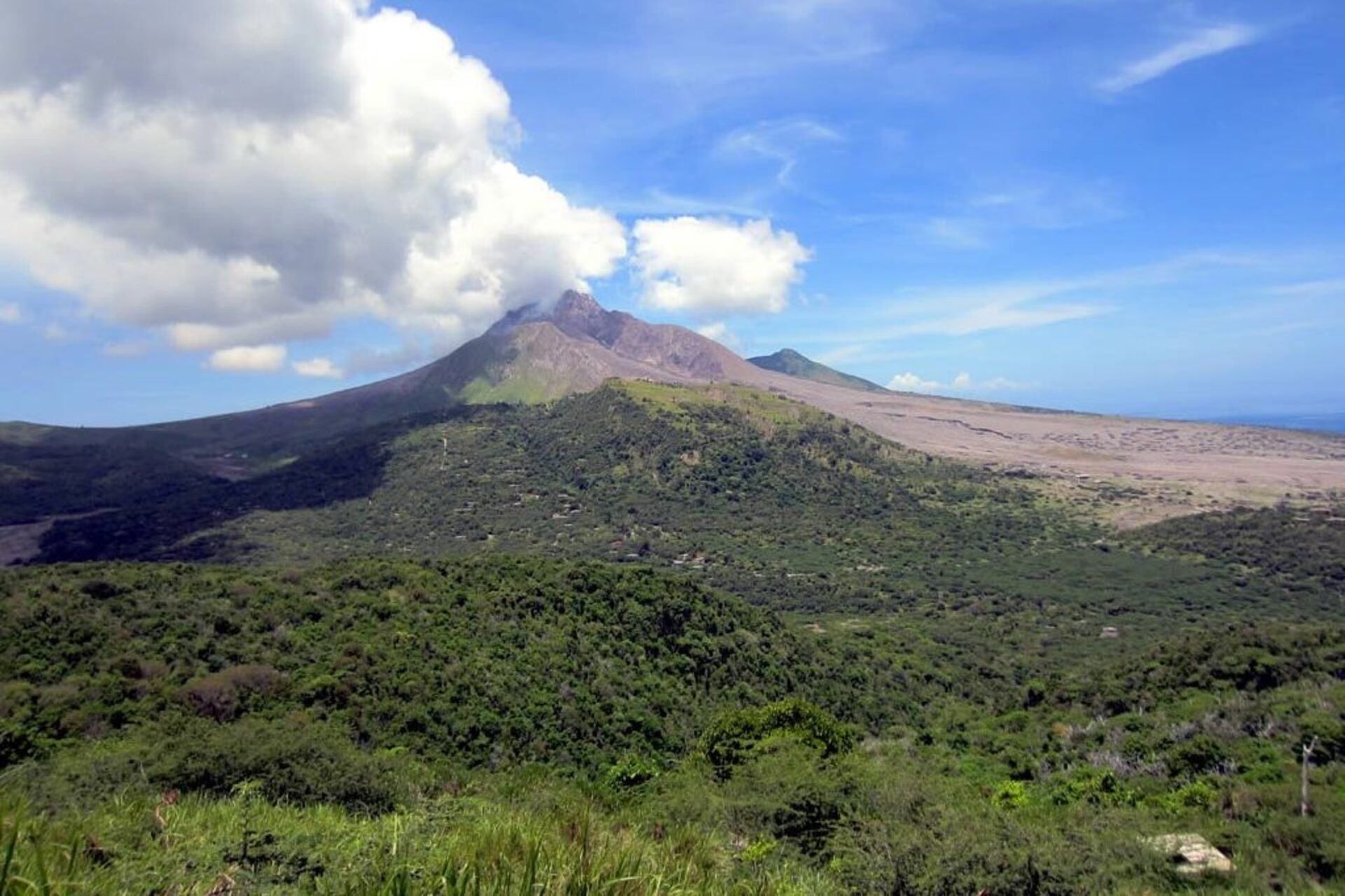 ReSET Project: ricercatori, University of Oxford, Montserrat Volcano Observatory, Reuben Meade e comunità dell’isola raccontano Montserrat tra memoria del vulcano, geotermia e rinascita sostenibile