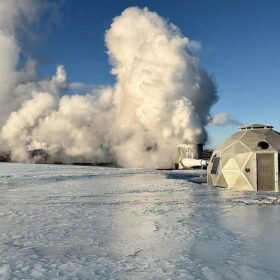 Krafla: infrastrutture geotermiche, pozzi e vapori naturali in un’area vulcanica islandese scelta per esplorare il magma, migliorare il monitoraggio dei vulcani e sviluppare energia pulita e profonda
