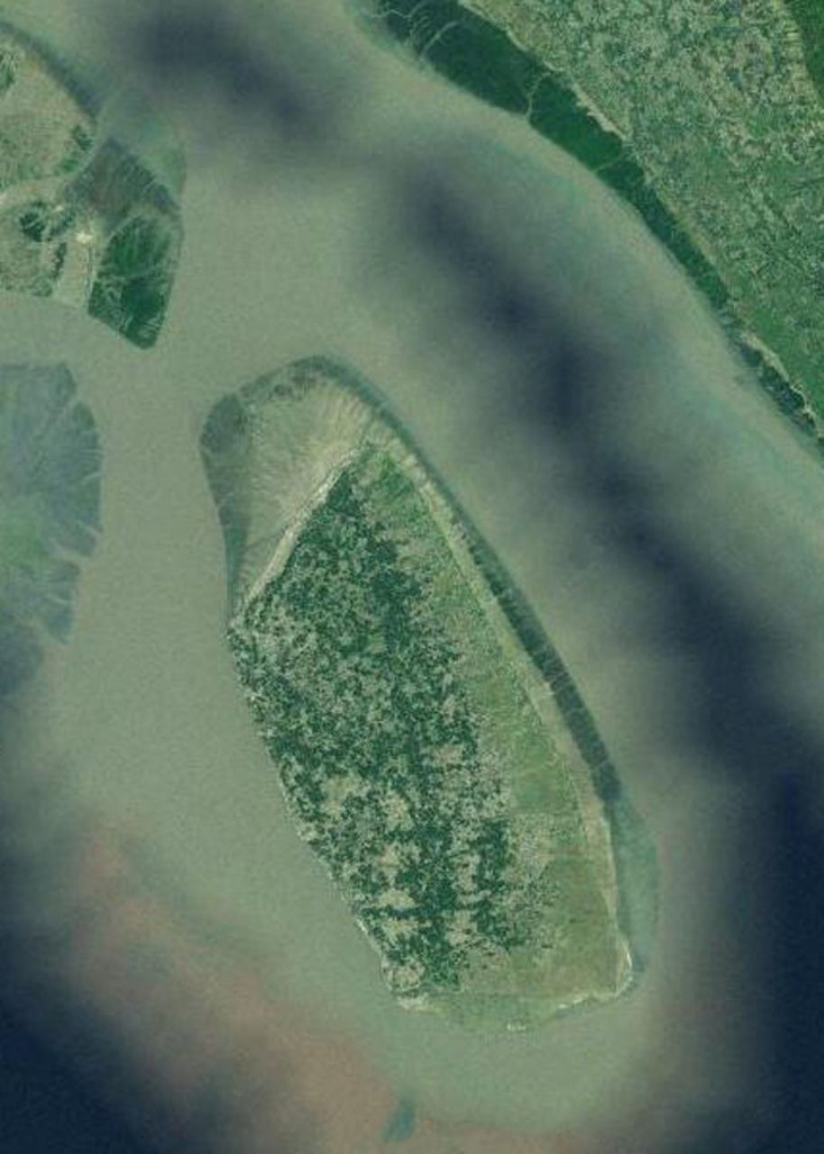 Sandwip: paesaggio costiero del Bangladesh nel delta del Meghna, tra canali, infrastrutture locali e nuove prospettive di connettività mobile satellitare per aree remote
