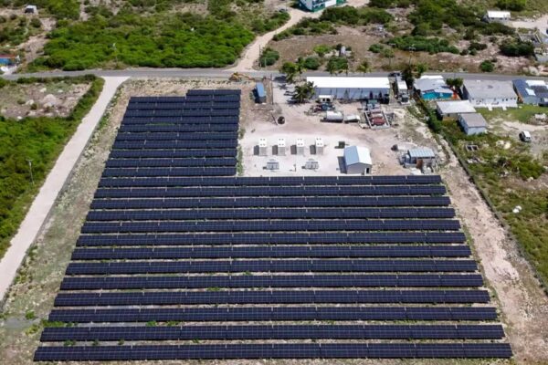 Anegada: impianto fotovoltaico e sistema di accumulo per fornire energia più stabile, pulita e resiliente a una piccola isola corallina delle British Virgin Islands lontana dalla rete principale