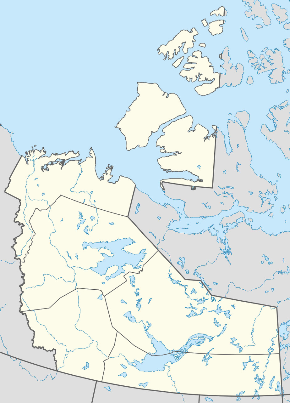 Comunità artiche canadesi: veduta geografica del Canada settentrionale con villaggi isolati, coste fredde, corsi d'acqua, laghi limpidi e ampi spazi naturali tra tundra artica e regioni boreali vaste