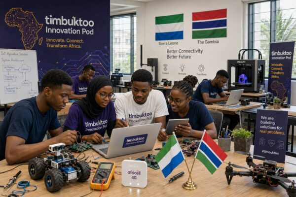 Maker africani: giovani innovatori collaborano in un laboratorio digitale connesso, tra laptop, prototipi, sensori e strumenti IoT per sviluppare soluzioni tecnologiche locali