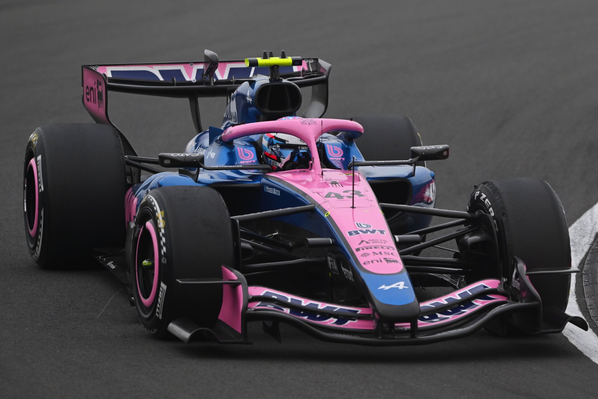 Gucci e Alpine: il progetto Gucci Racing porta il linguaggio del lusso nella Formula 1, tra monoposto, innovazione, visibilità globale e cultura del brand