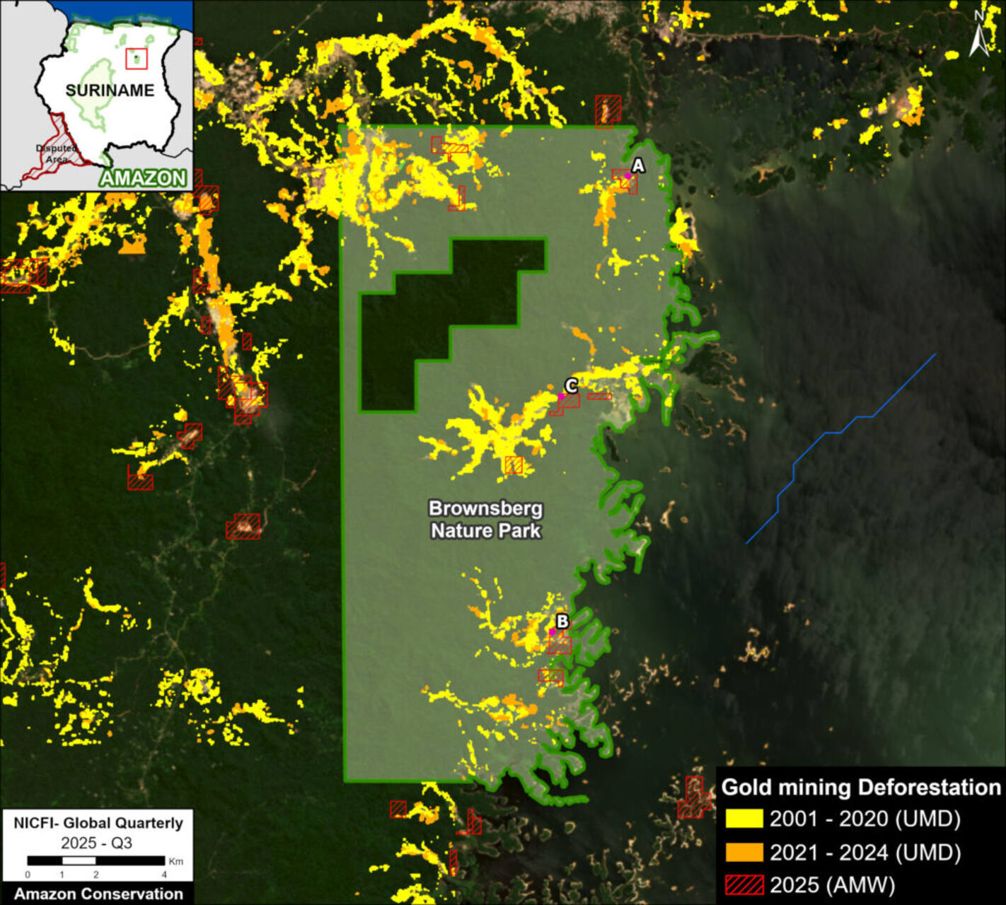 Oro illegale: mappa satellitare del Suriname mostra la deforestazione mineraria nella foresta amazzonica, con aree protette minacciate da nuovi fronti estrattivi e piste aperte nella vegetazione verde