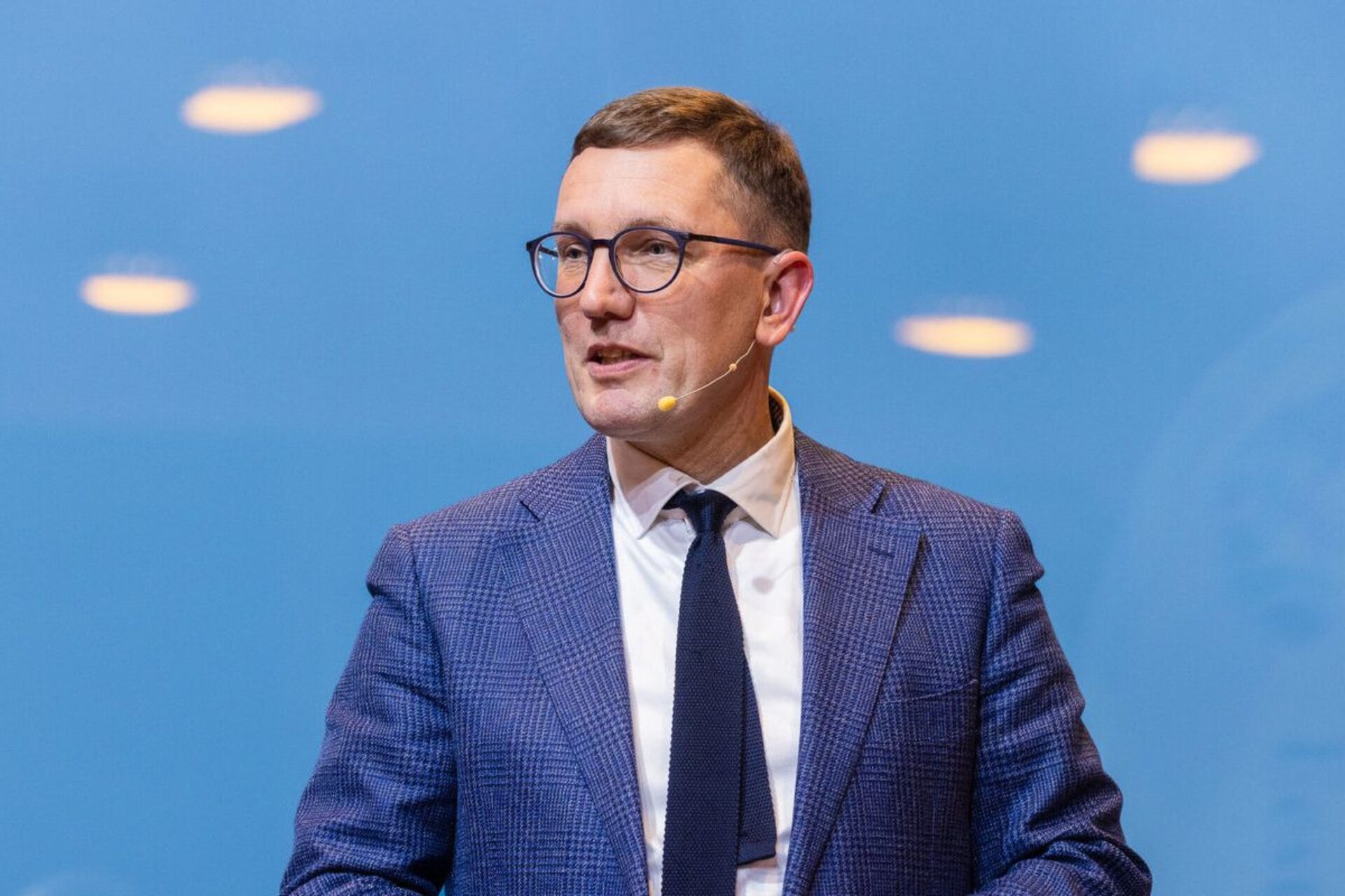 Identità verificabile per gli agenti AI: sistema di autorizzazioni controllate per software autonomi, pensato per distinguere utenti, agenti e responsabilità nei processi digitali