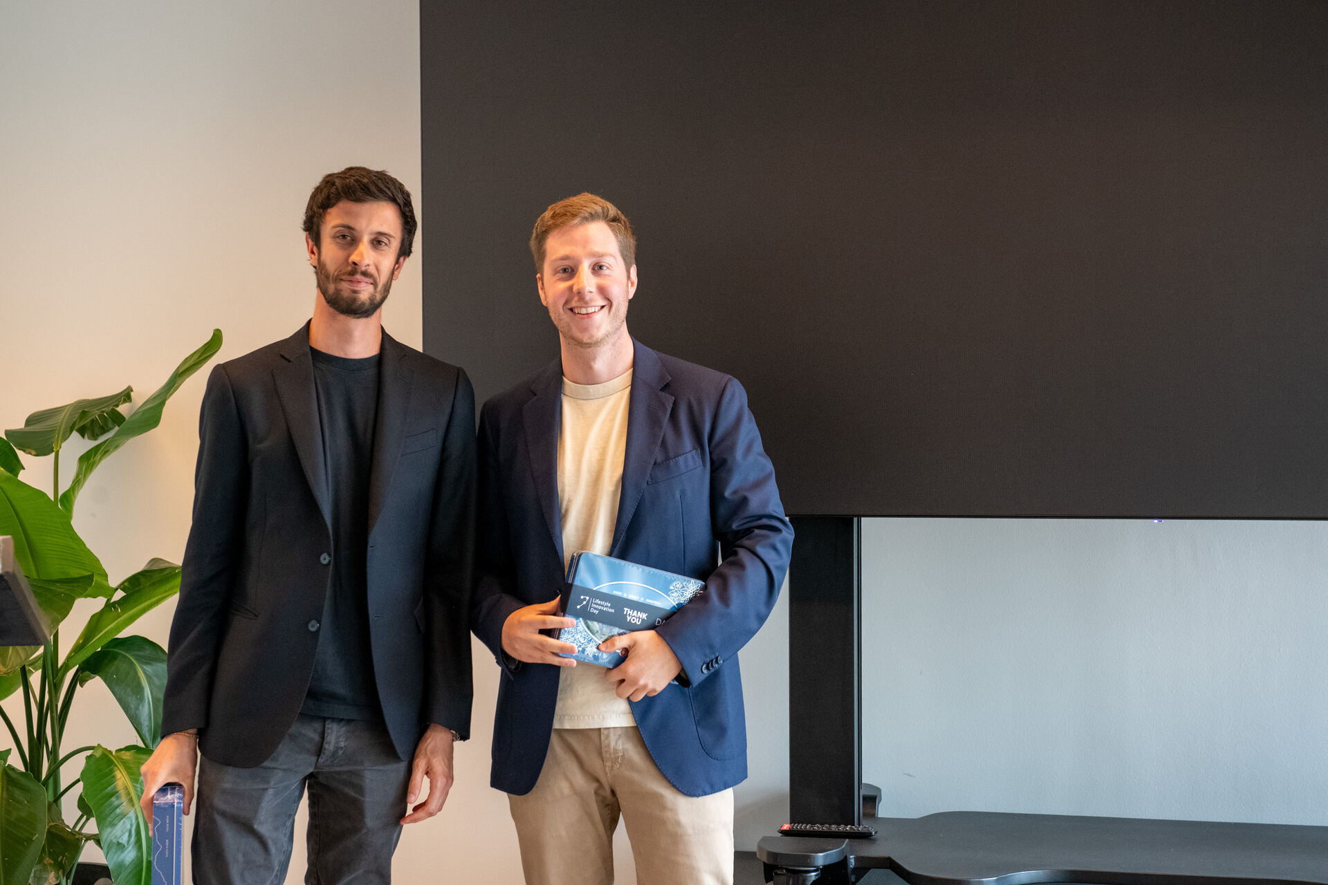 Luca Ambrosini: confronto sull’intelligenza artificiale applicata alla produzione visuale per il fashion retail, tra cataloghi online, schede prodotto, campagne digitali e nuovi flussi organizzativi