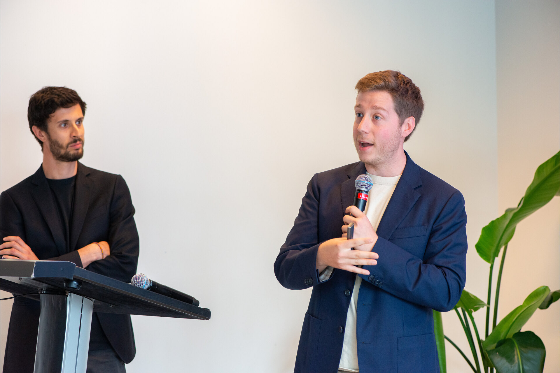 Luca Ambrosini: presentazione su AI, moda ed e-commerce durante un evento dedicato all’innovazione, con focus su immagini prodotto, contenuti on-model, retail digitale e automazione dei processi moda