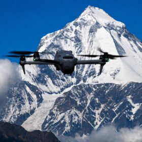 Himalaya più remoto: droni AI sorvolano montagne, pascoli e foreste del Nepal per il monitoraggio ambientale, la tutela della fauna e la protezione delle risorse naturali nell’area dell’Annapurna oggi