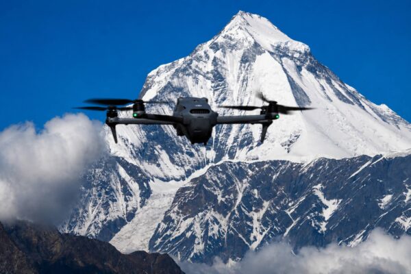 Himalaya più remoto: droni AI sorvolano montagne, pascoli e foreste del Nepal per il monitoraggio ambientale, la tutela della fauna e la protezione delle risorse naturali nell’area dell’Annapurna oggi