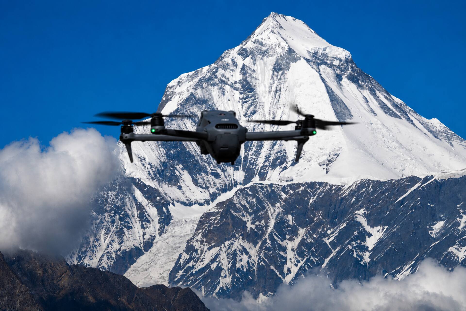 Himalaya più remoto: droni AI sorvolano montagne, pascoli e foreste del Nepal per il monitoraggio ambientale, la tutela della fauna e la protezione delle risorse naturali nell’area dell’Annapurna oggi