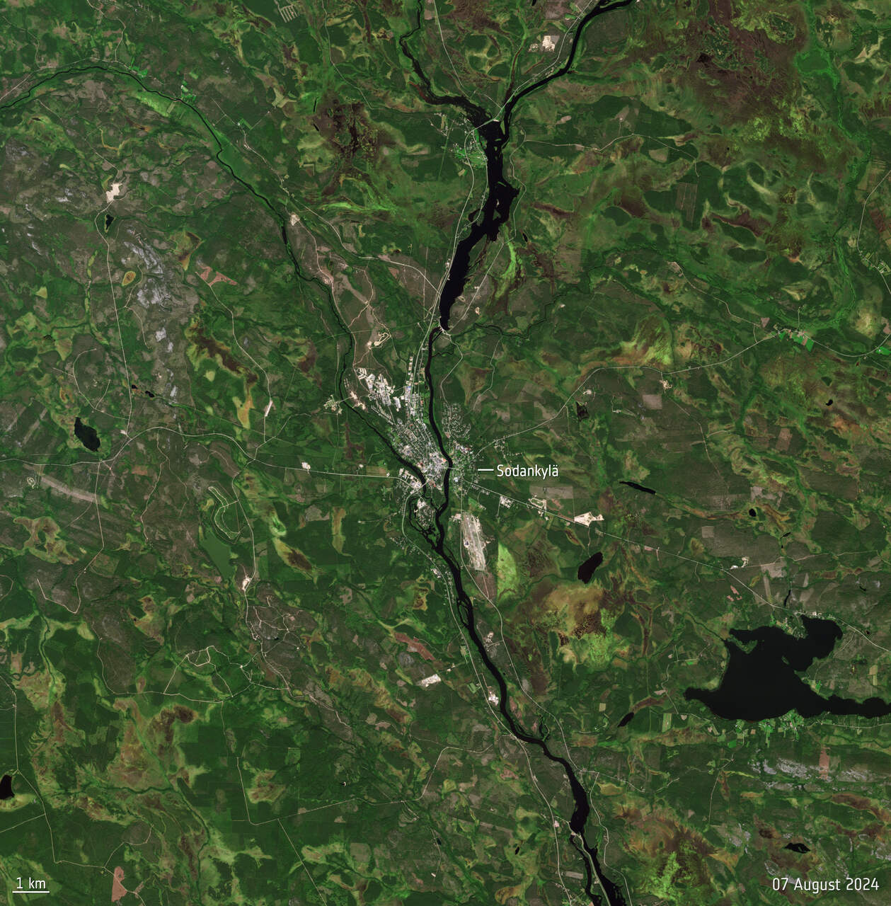 Sodankylä: foresta boreale della Lapponia finlandese con laghi, neve, antenne e strumenti scientifici usati per osservare il clima artico e validare dati satellitari europei