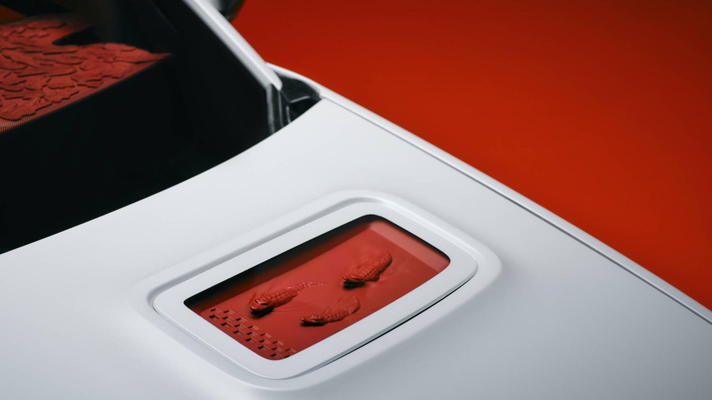 Collaboration Alpine x Lacoste: iniziativa congiunta che unisce stile, innovazione e prestazioni, mettendo in dialogo il mondo delle competizioni con quello della moda e del lifestyle contemporaneo
