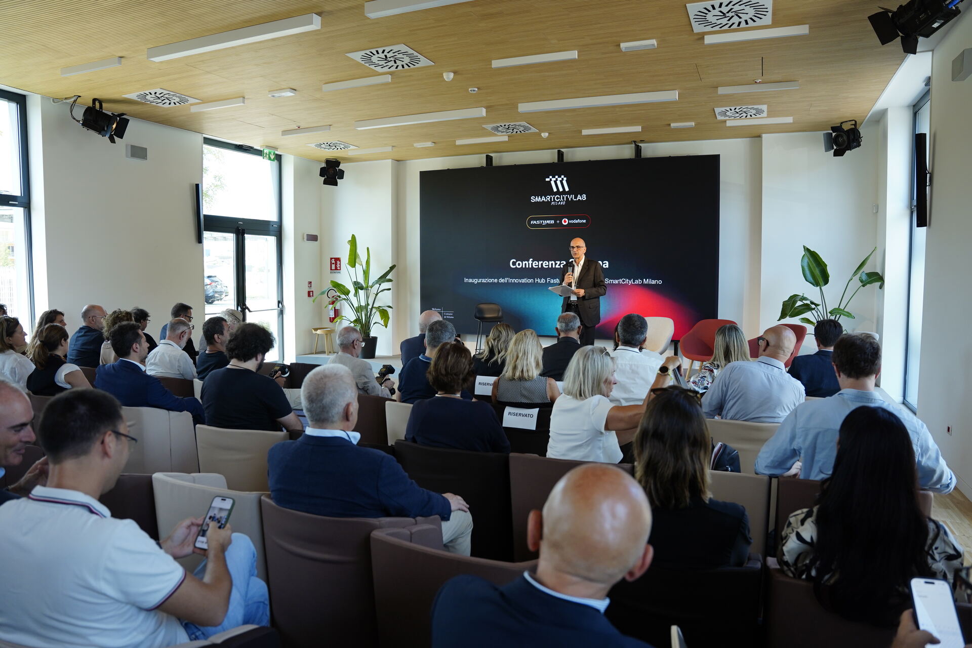 Fastweb + Vodafone: Conferenze e sessioni dimostrative organizzate nello SmartCityLab Milano per presentare applicazioni innovative dedicate alla mobilità, ai servizi digitali, all’efficienza energetica e alla trasformazione tecnologica delle città