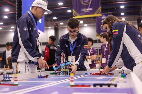 Venezuela: squadre di studenti presentano prototipi e soluzioni tecnologiche in competizioni educative orientate a innovazione, sostenibilità e sviluppo territoriale