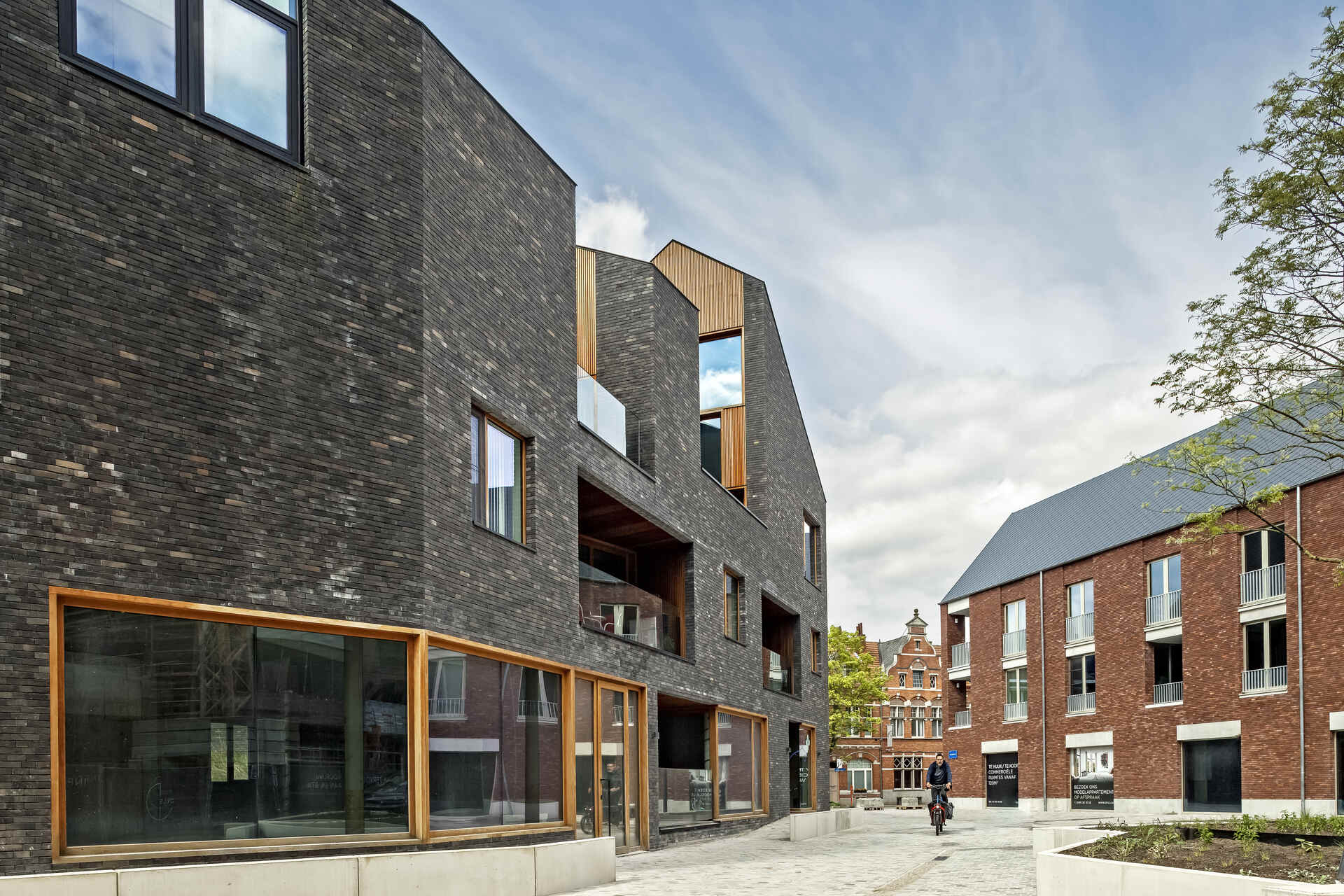 Snake Building: progetto urbano di C+S Architects ad Aarschot, in Belgio, inserito nella rigenerazione di un’ex area industriale con abitazioni, attività commerciali e piazze condivise