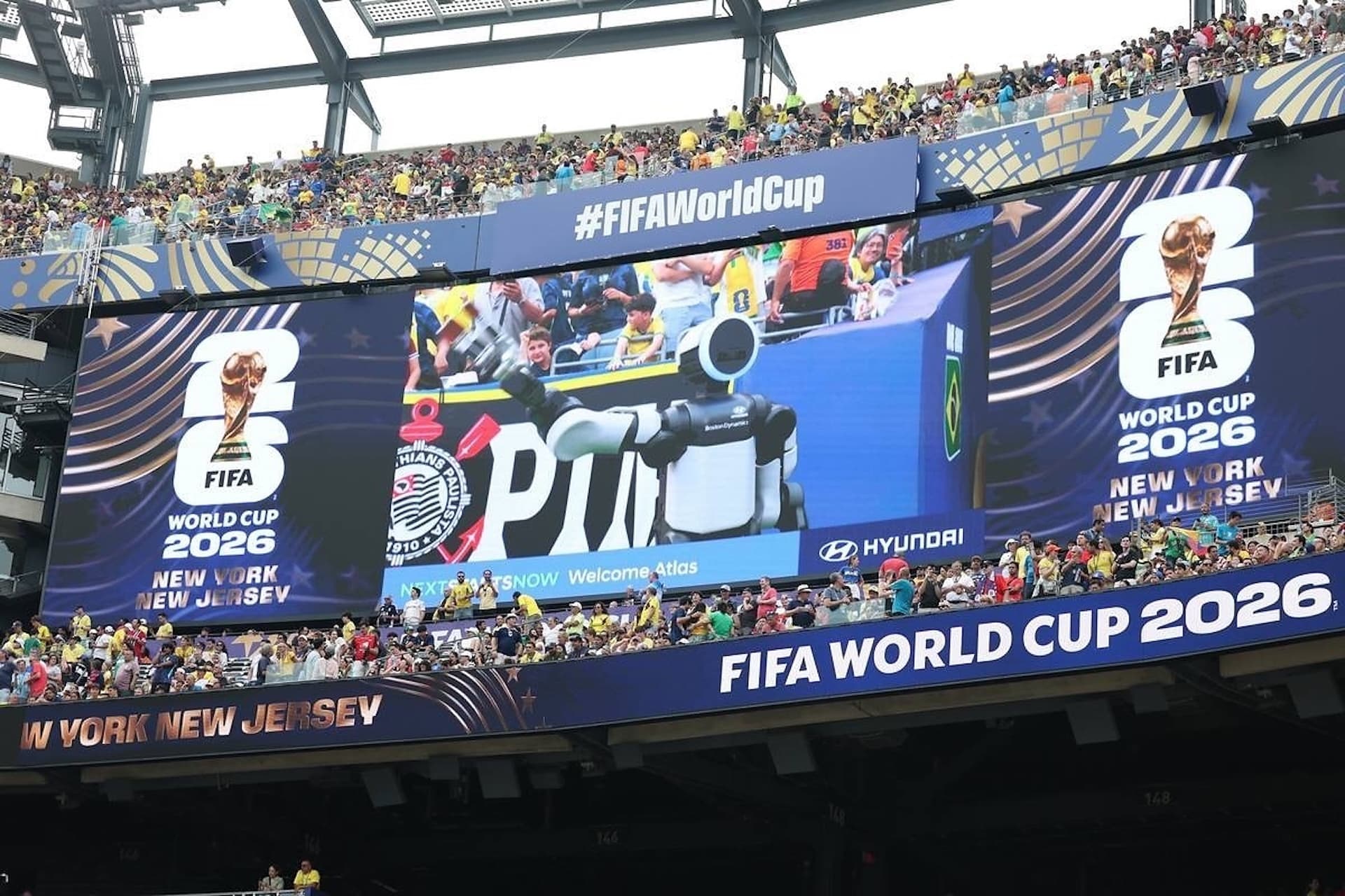 Per la prima volta un robot umanoide scende in campo ai Mondiali
