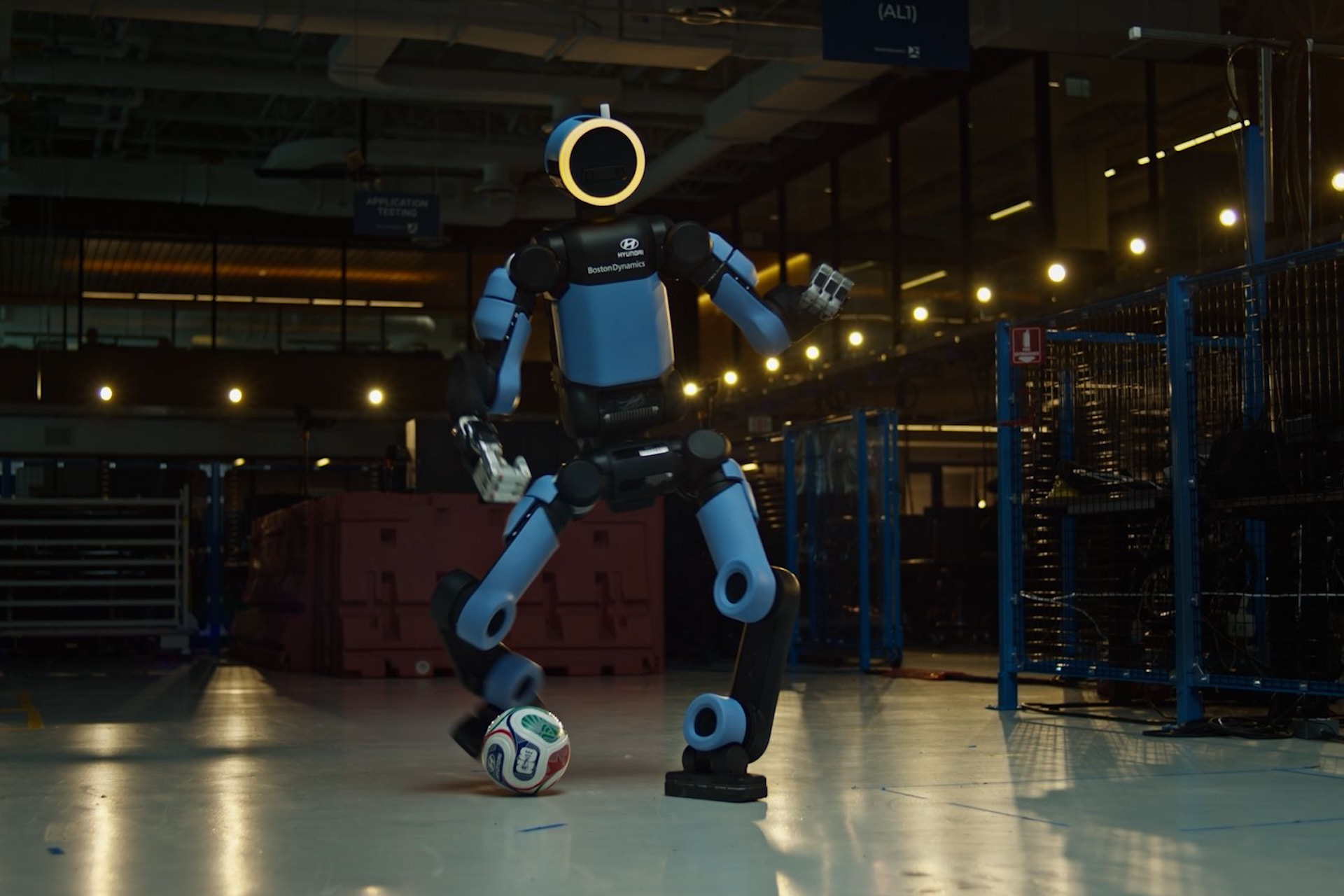 Per la prima volta un robot umanoide scende in campo ai Mondiali